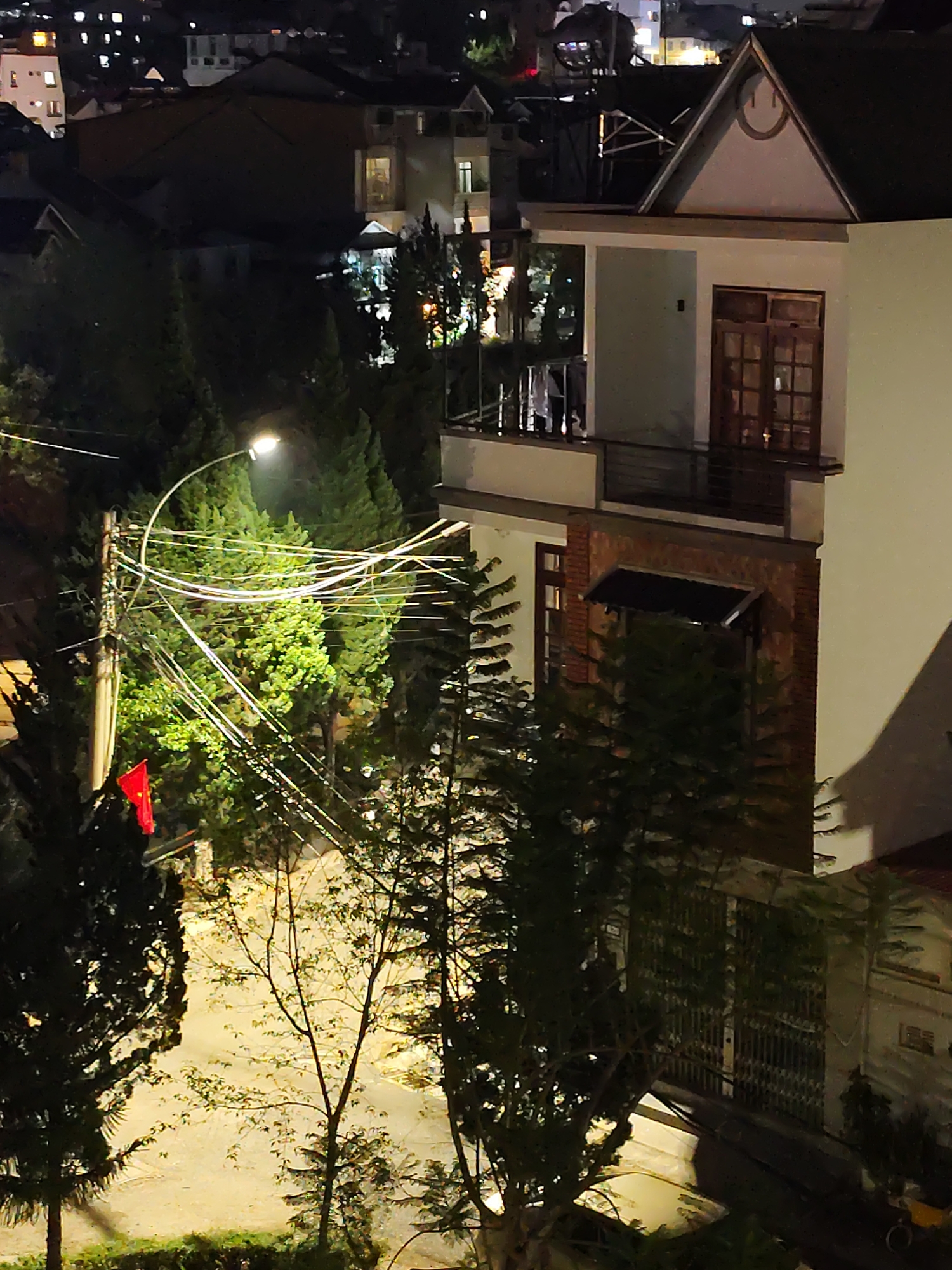 Evening street scenes and bamboo lighting documented in Da Lat
