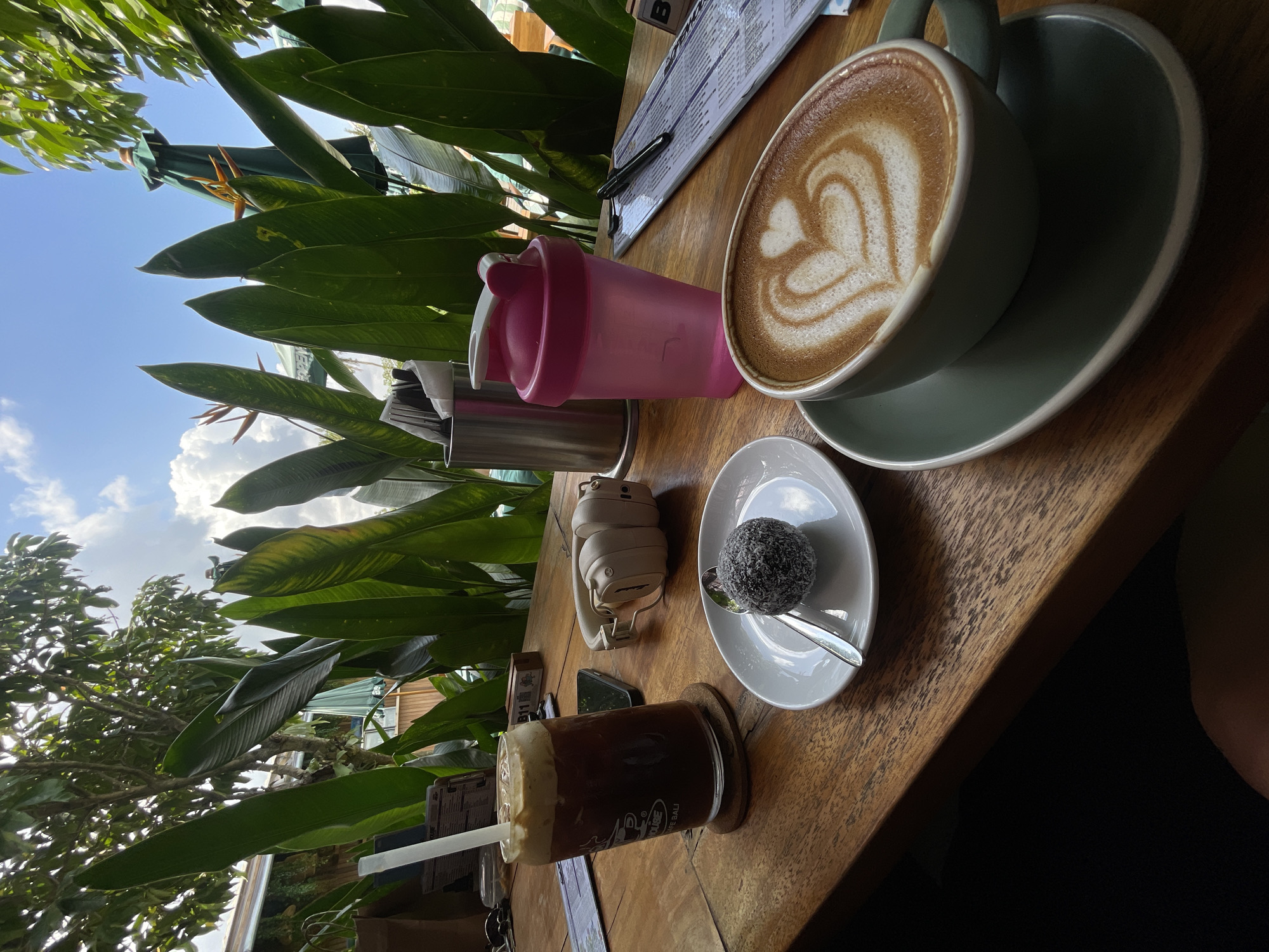Coffee and coconut cake at a Mengwi café table