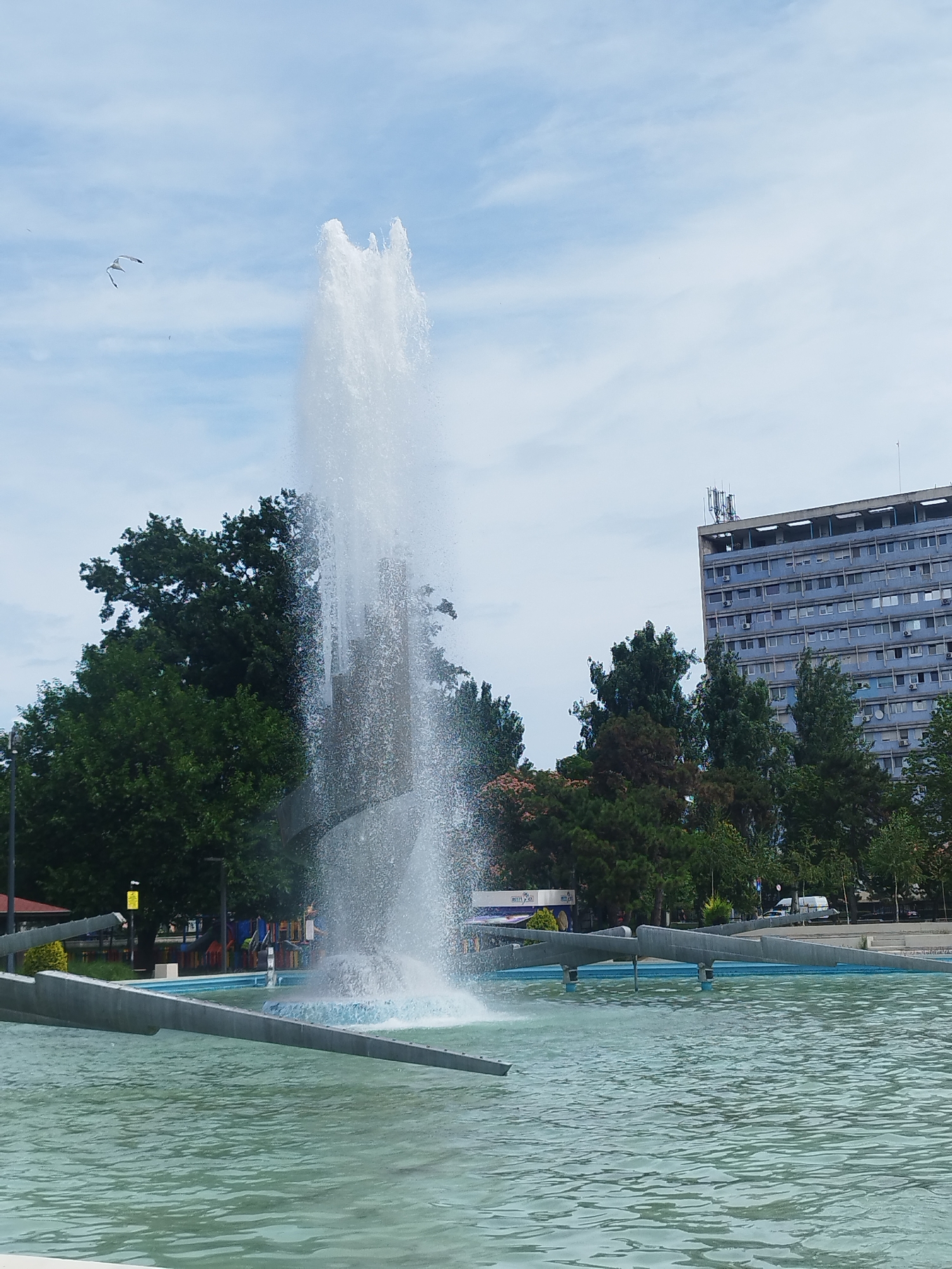 Summer morning at a Constanța public square fountain