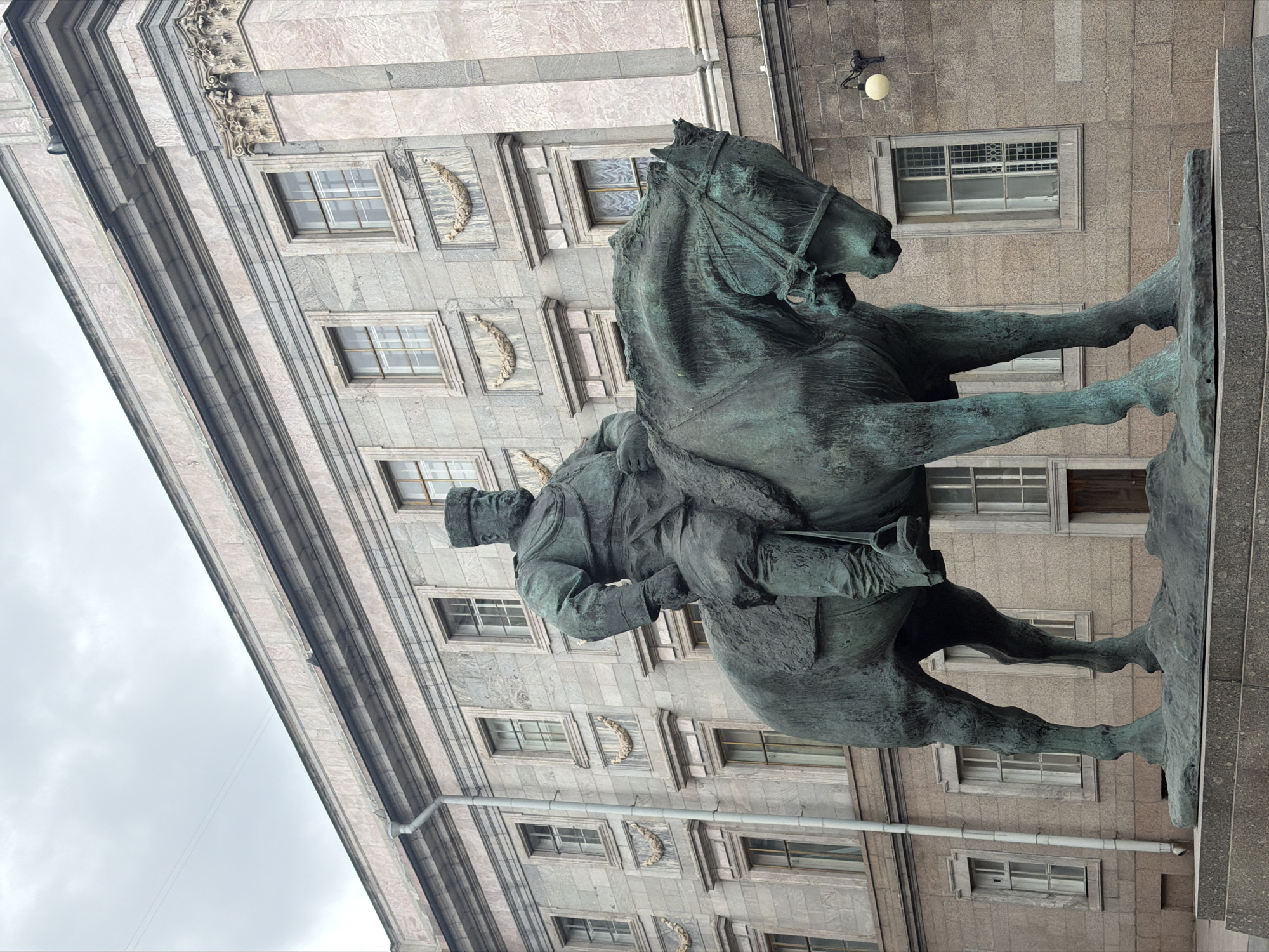 Tourist documents Saint Petersburg monuments and architecture during brief visit