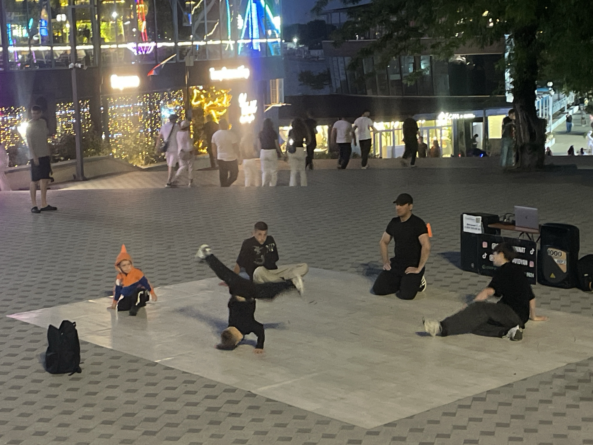 Dusk scenes along the Anapa waterfront plaza