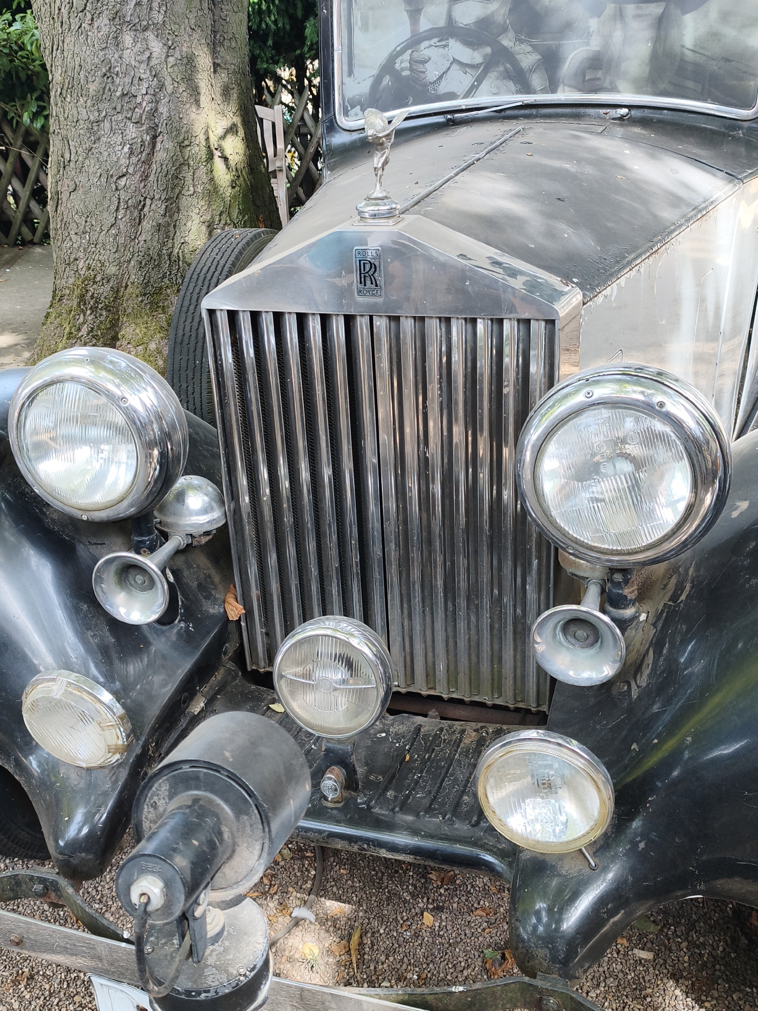 Vintage cars, outdoor art, and medieval ruins near Düsseldorf
