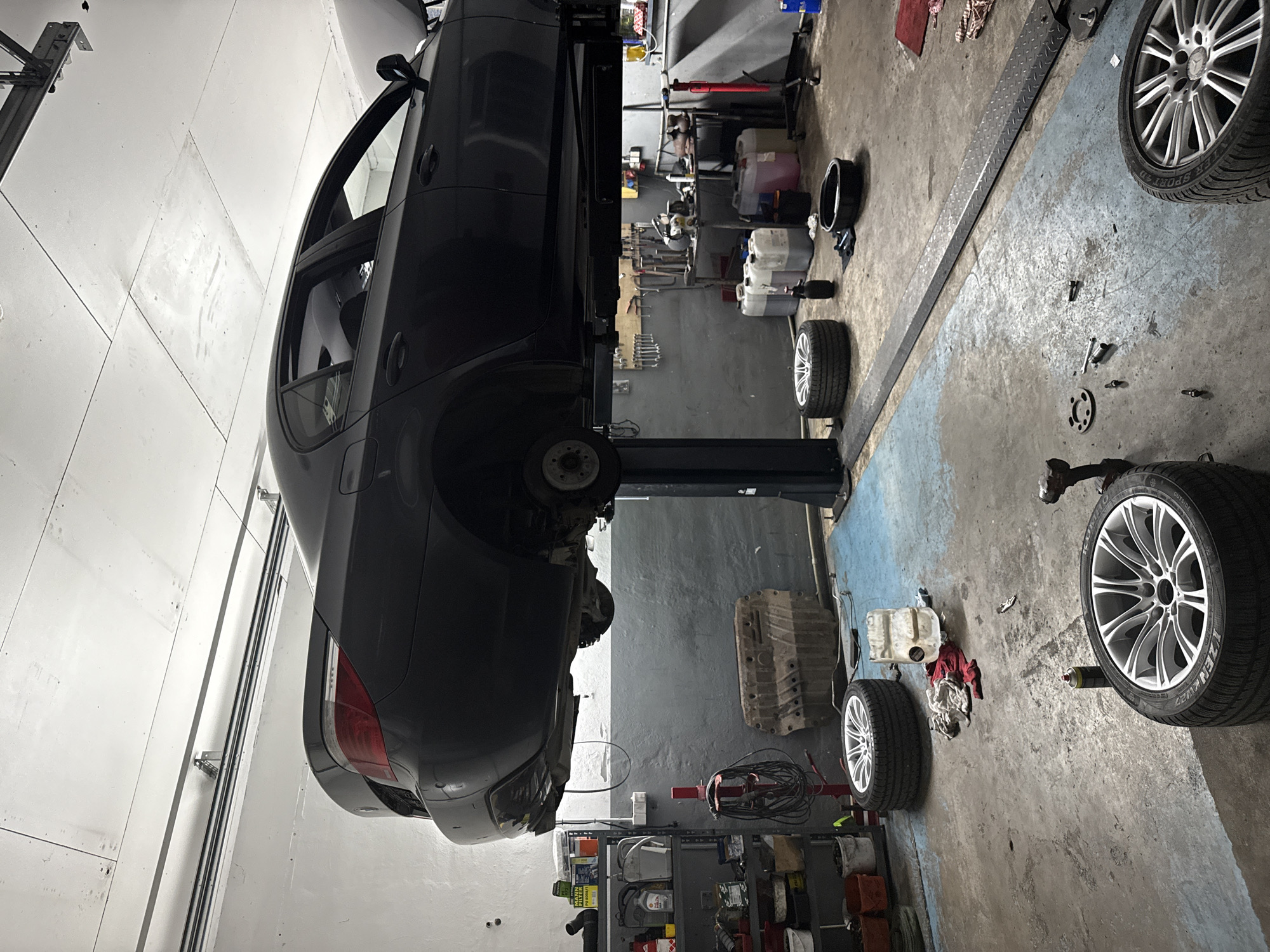 Multi-angle look at a car service in a Čelákovice garage