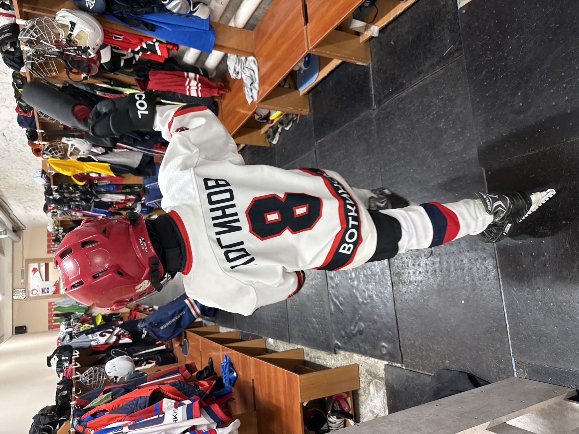 Children's hockey practice session documented in Votkinsk, Russia