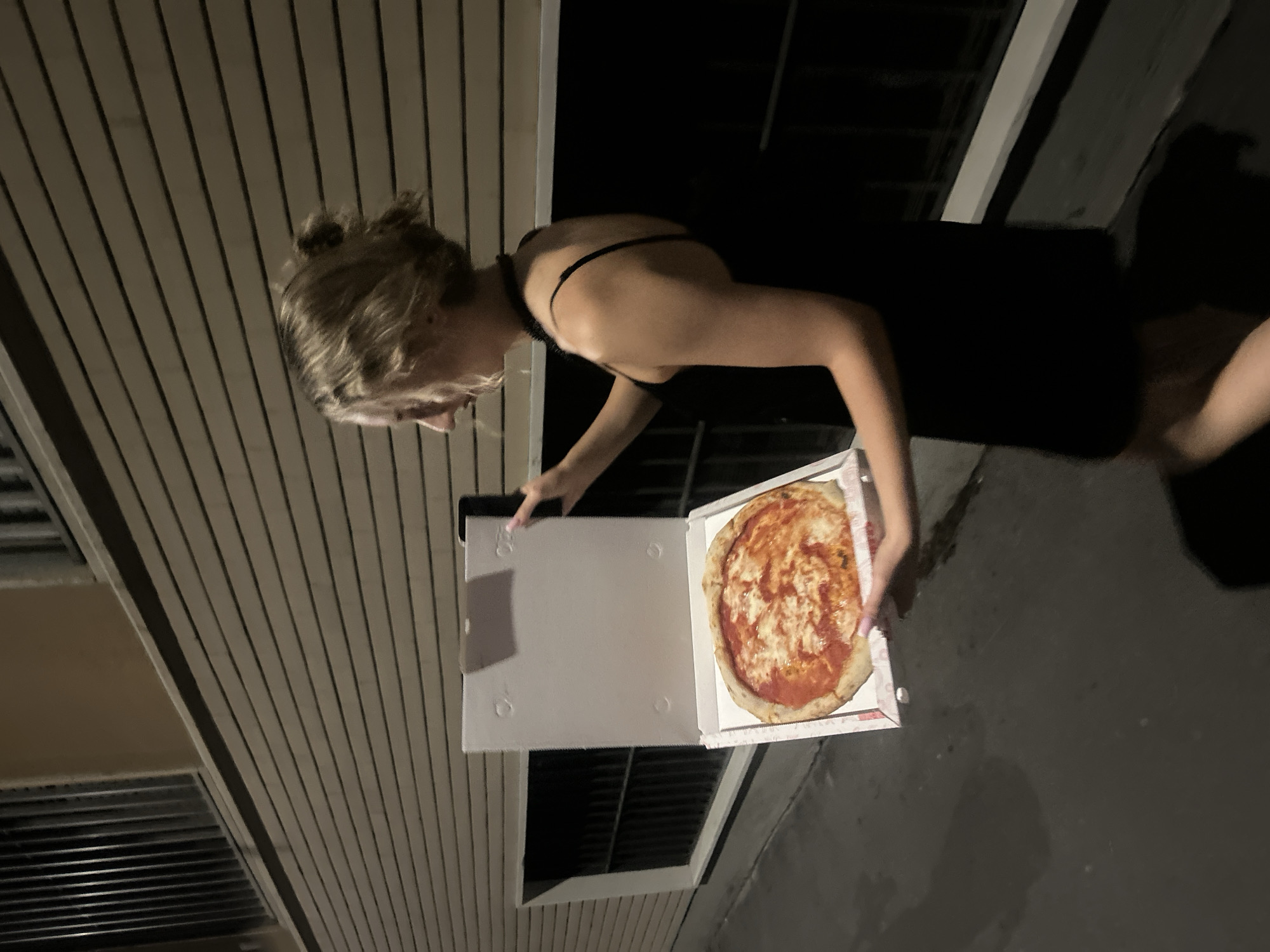 Late-night margherita pizza on a Milan sidewalk