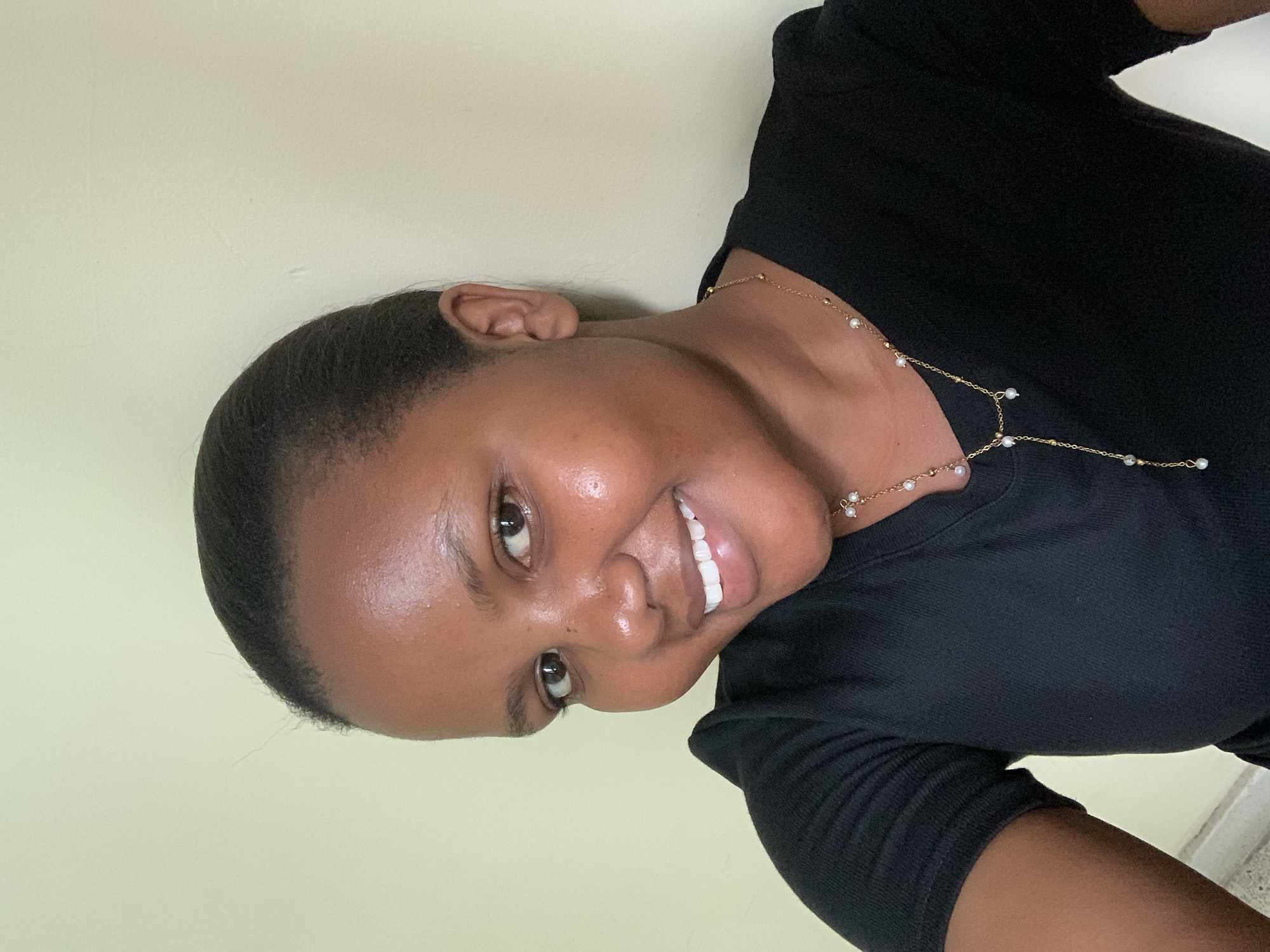Woman takes extended selfie session in Dar es Salaam