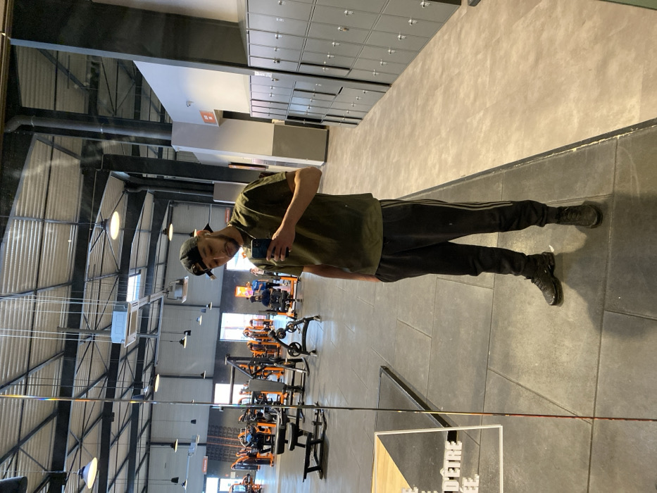 Gym workout session documented in selfies at Hœnheim facility