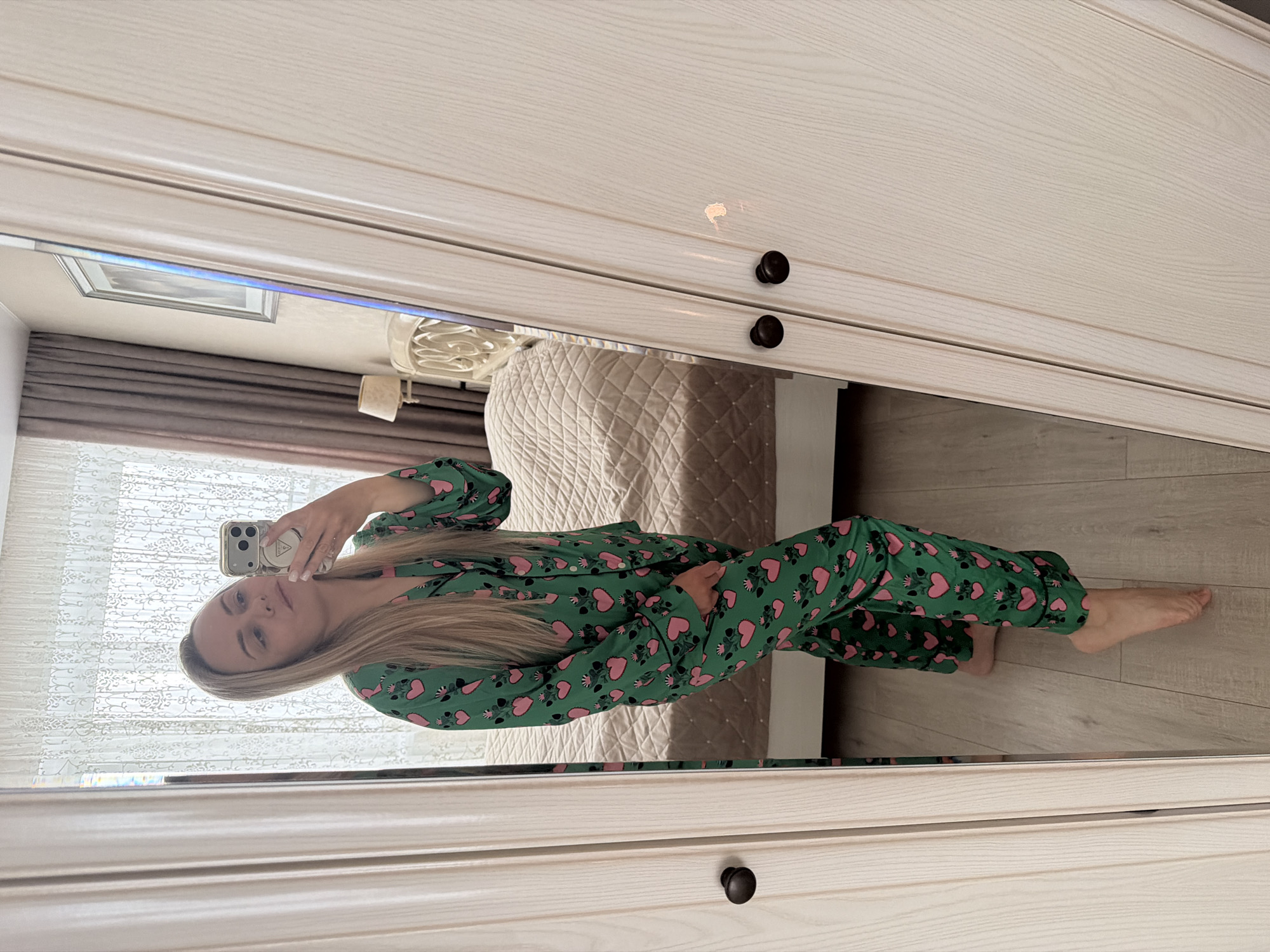 Woman takes morning selfies with dog in Votkinsk bedroom