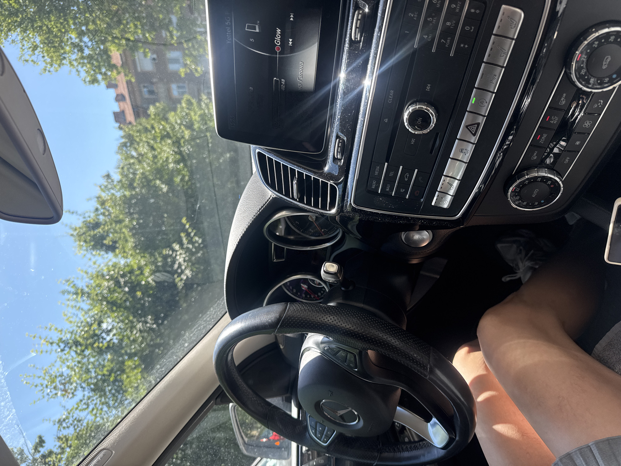 Ordinary Saturday moments: car connectivity and resting poodle in Dimitrovgrad