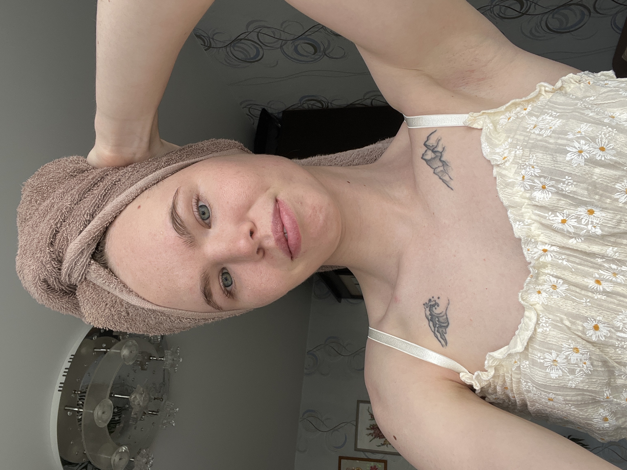 Woman documents morning routine through selfies in Chaikovsky, Russia