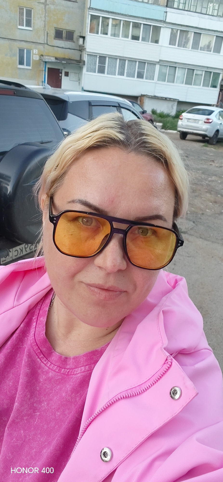 Ordinary afternoon moments captured across Noviy, Russia