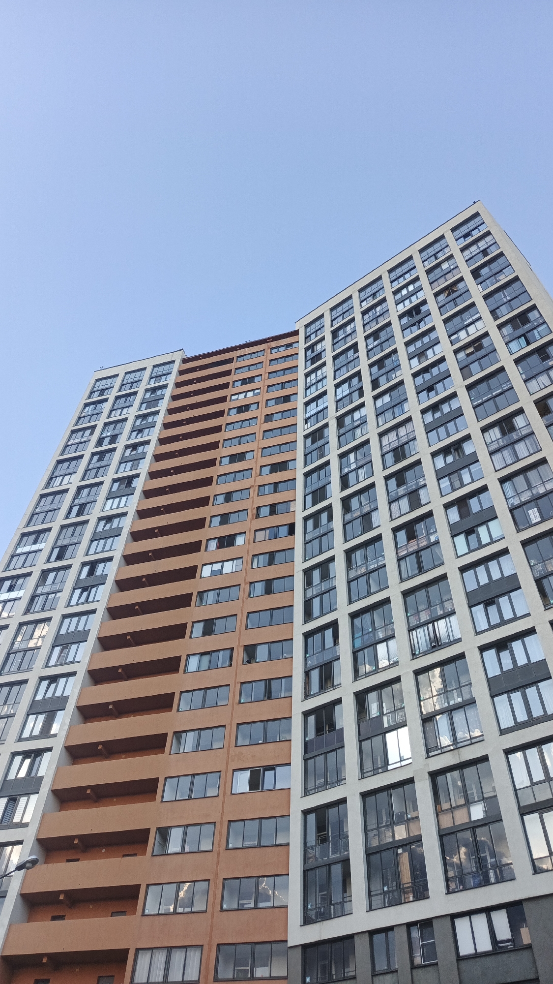 Yekaterinburg apartment complex and its garden details