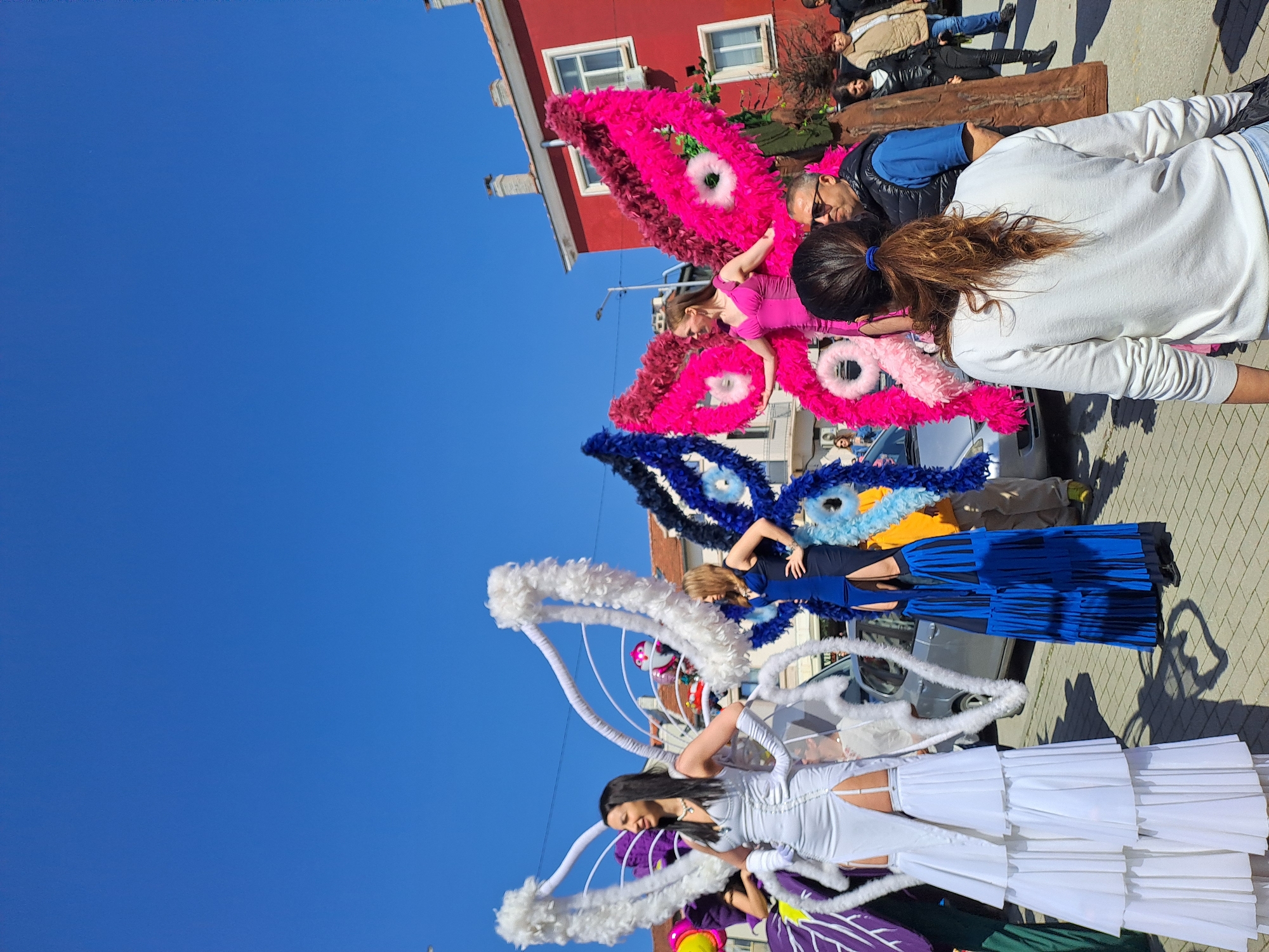 Costume parade brings color to Veliko Tarnovo streets