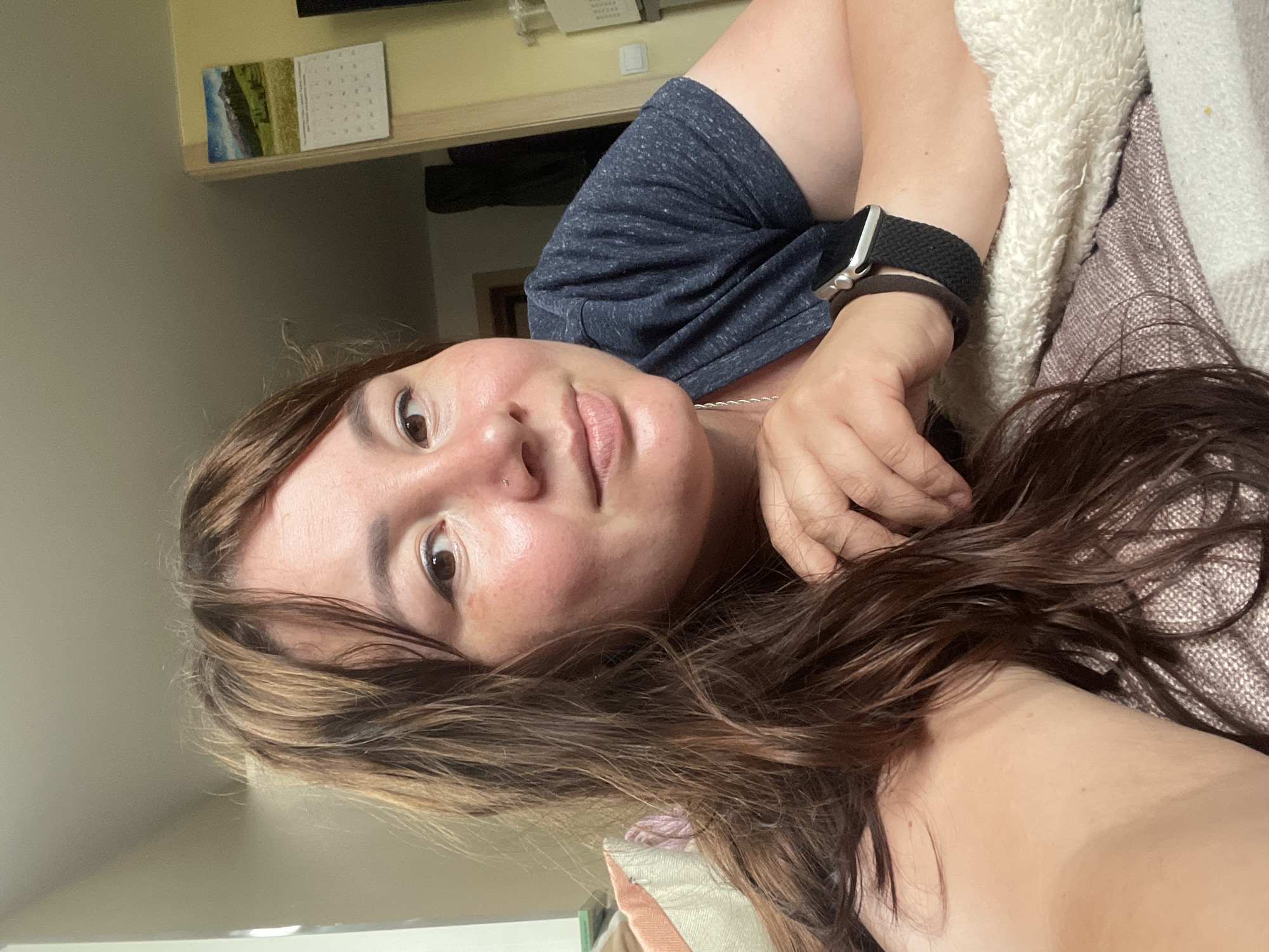 Lazy afternoon in Izhevsk: flowers, a kitten, and downtime