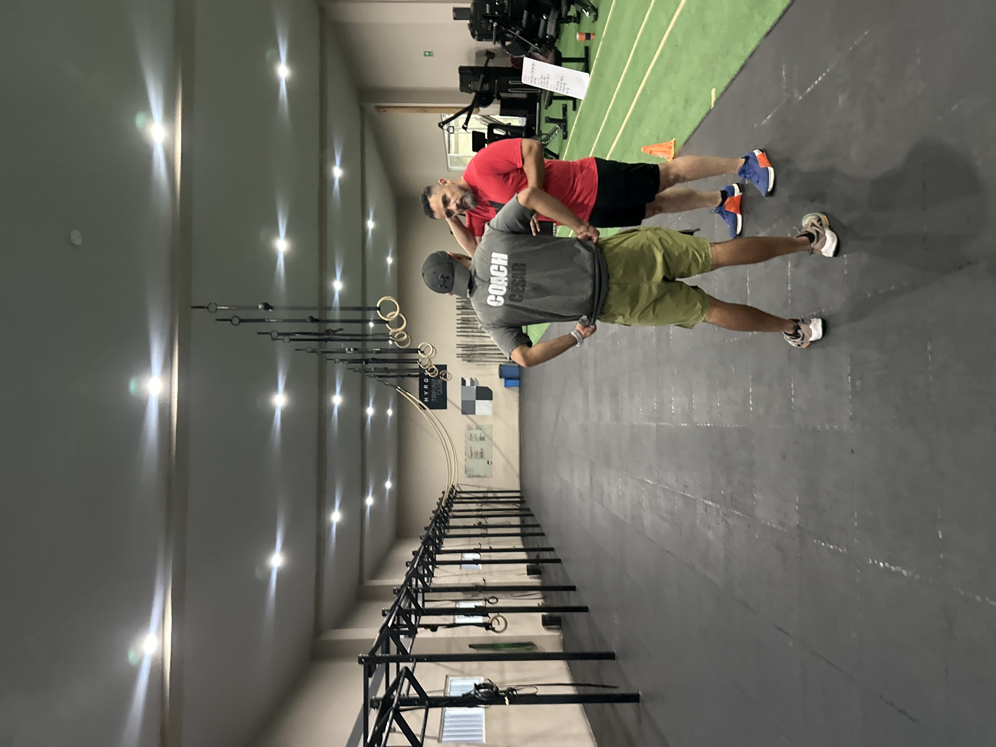 Late-night gym session at a CrossFit-style facility in Puebla