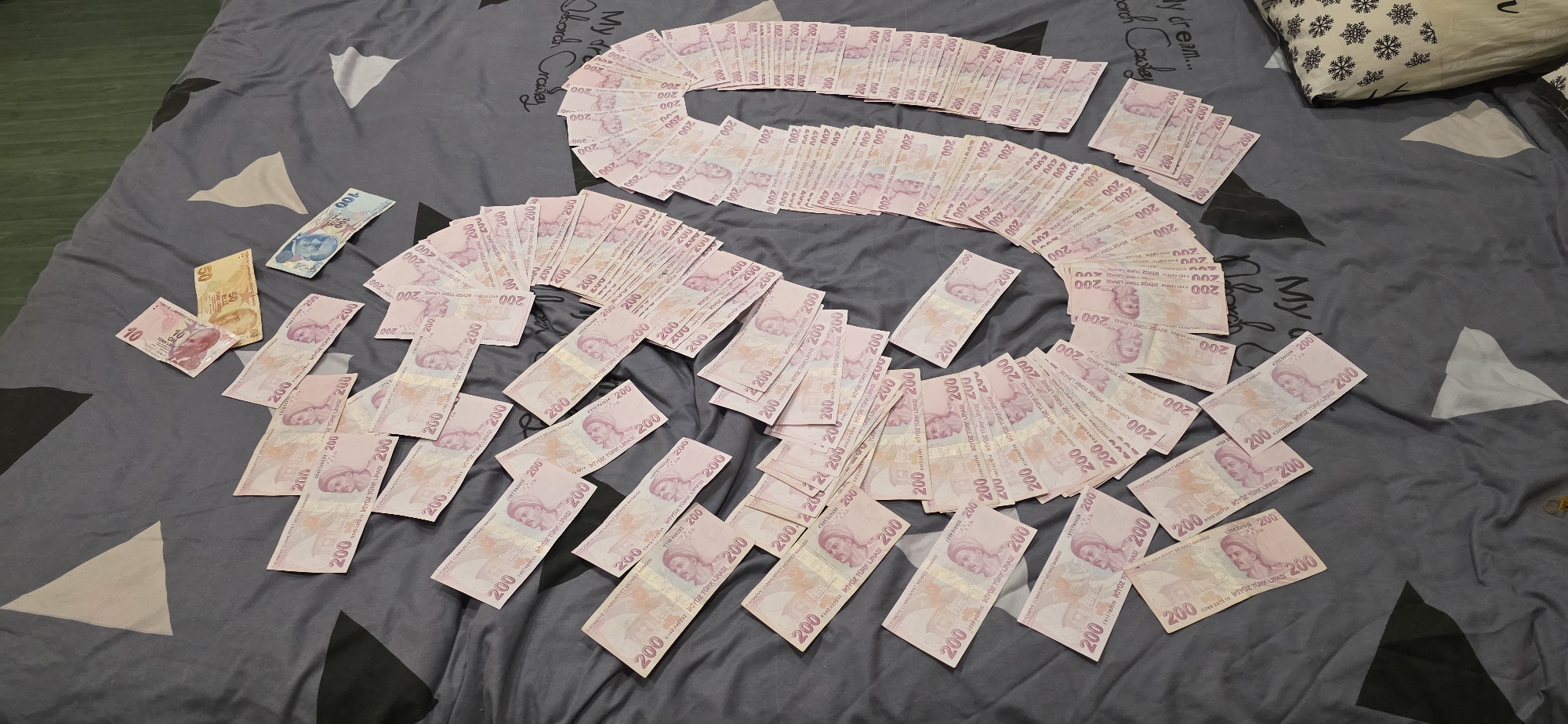 Large cache of Turkish Lira documented in Bulgarian town