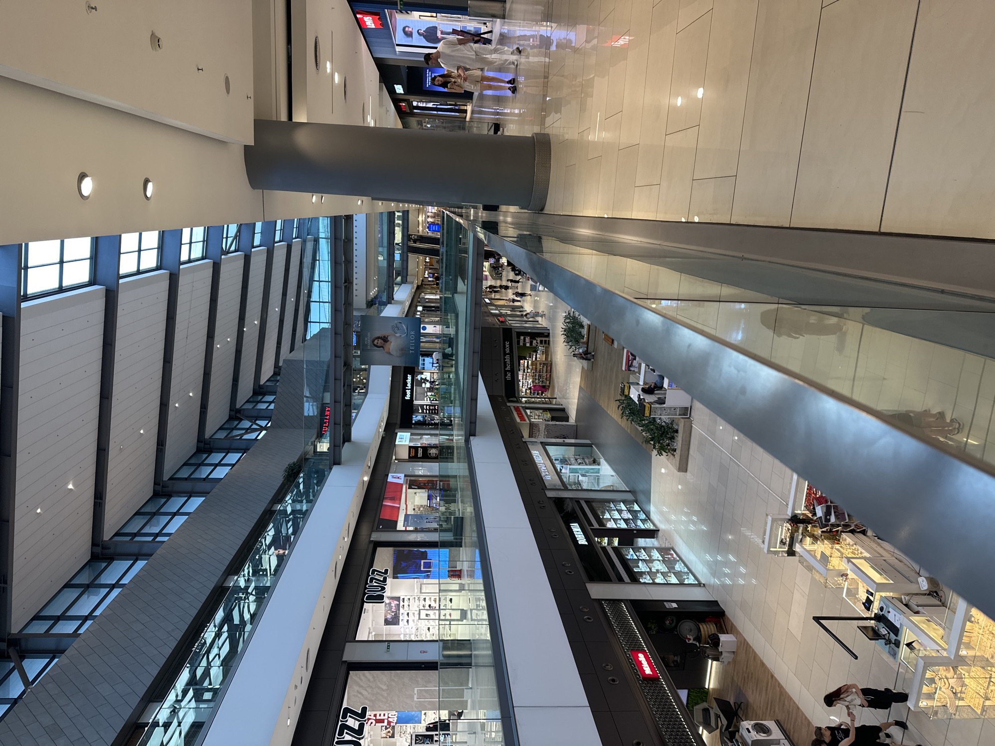 Shopper documents hour-long mall visit in Sofia, Bulgaria