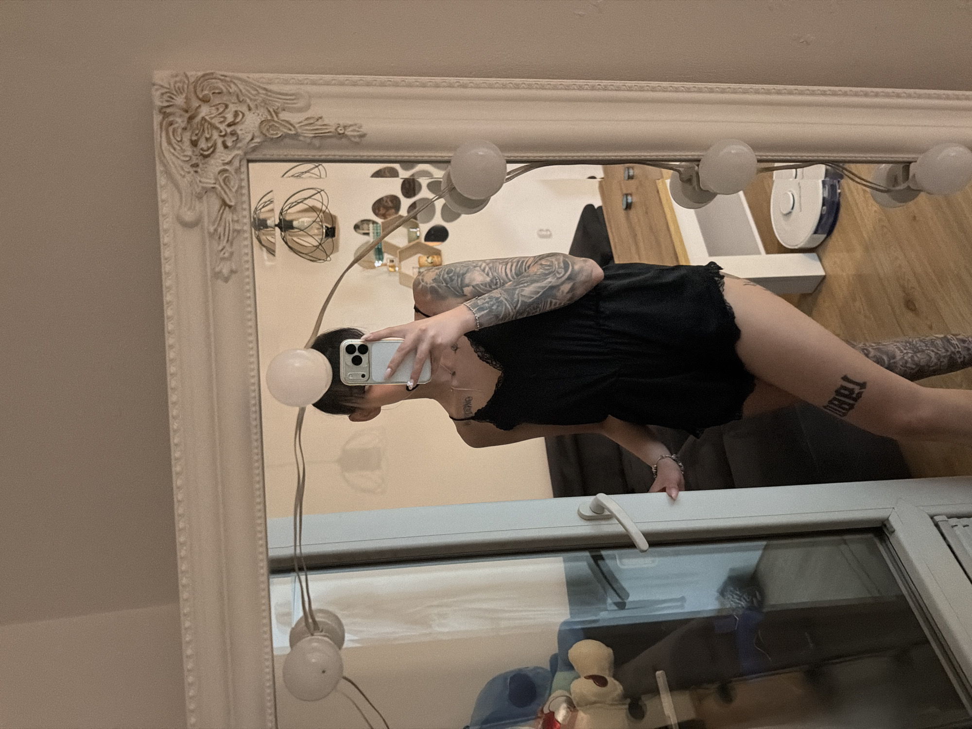 Evening at home in Plovdiv: selfies, succulents, and a robot vacuum