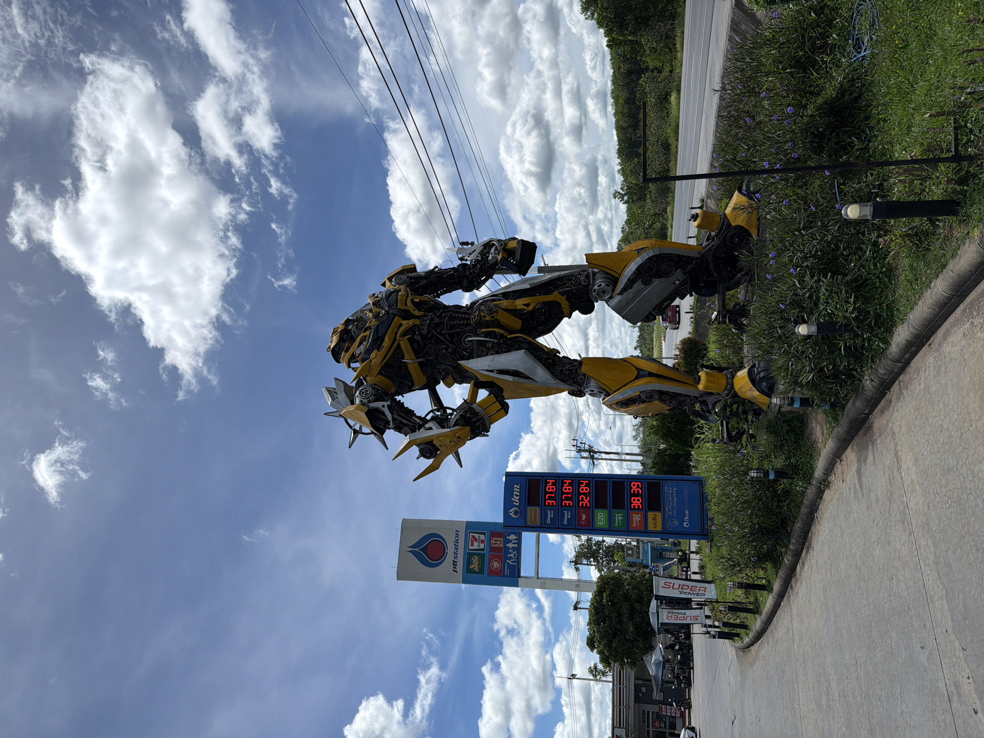 Tha Ruea roadside stop packed with giant pop-culture metal sculptures