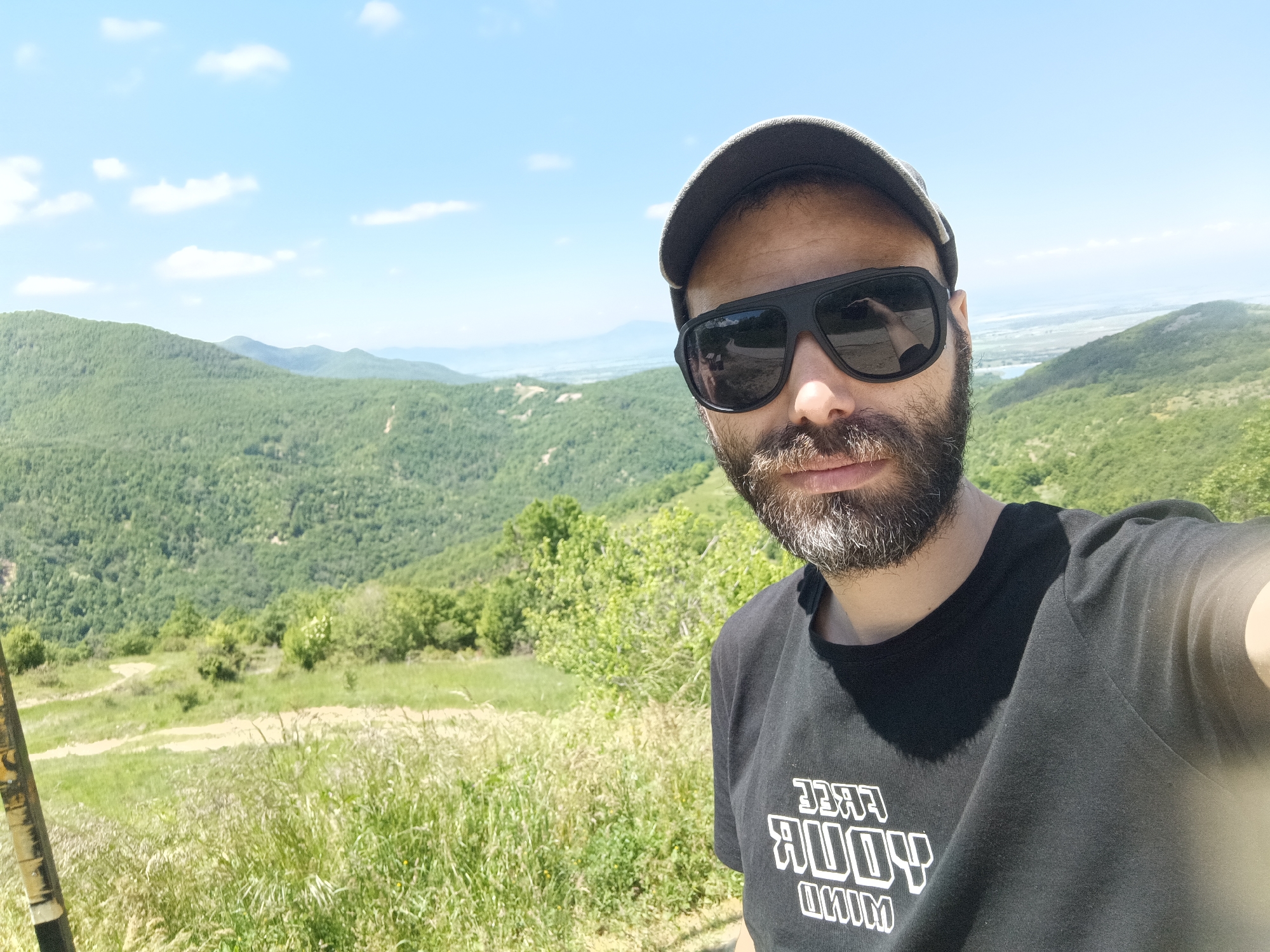 Tourist captures selfies at Bulgarian scenic overlook in Oreshets