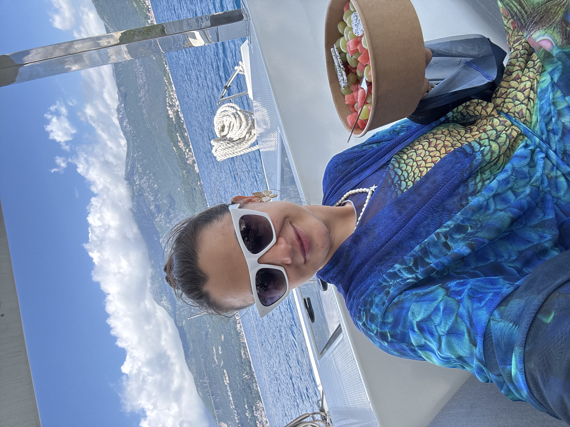 Boat tour captures scenic Luštica coastline and shipwreck