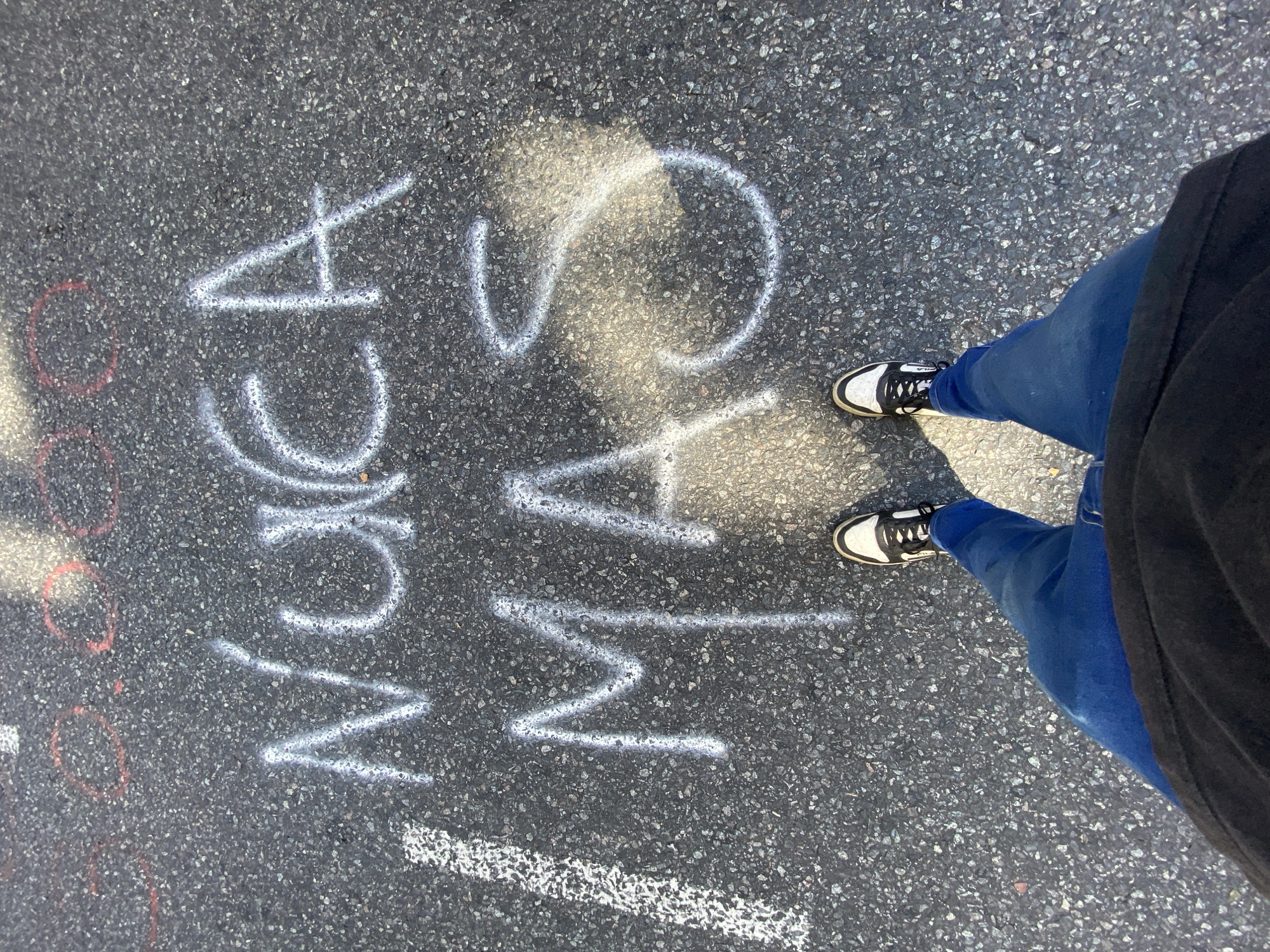 Street scenes documented in Buenos Aires show pavement text, building entrance