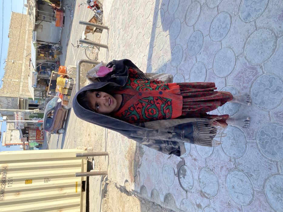 Young girl observed on Kandahar street during daylight hours