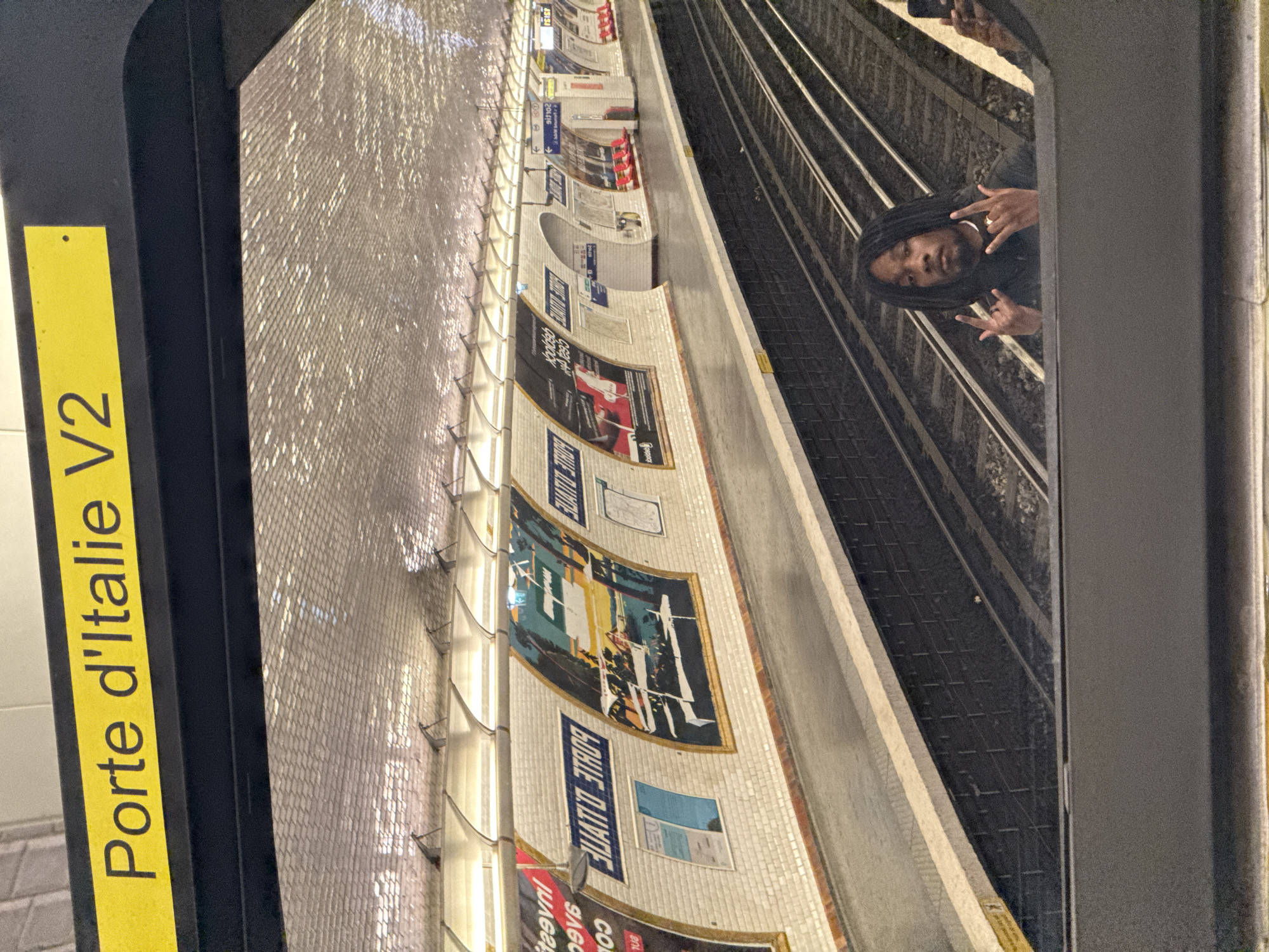 Person spotted at Paris Metro Porte d'Italie station platform