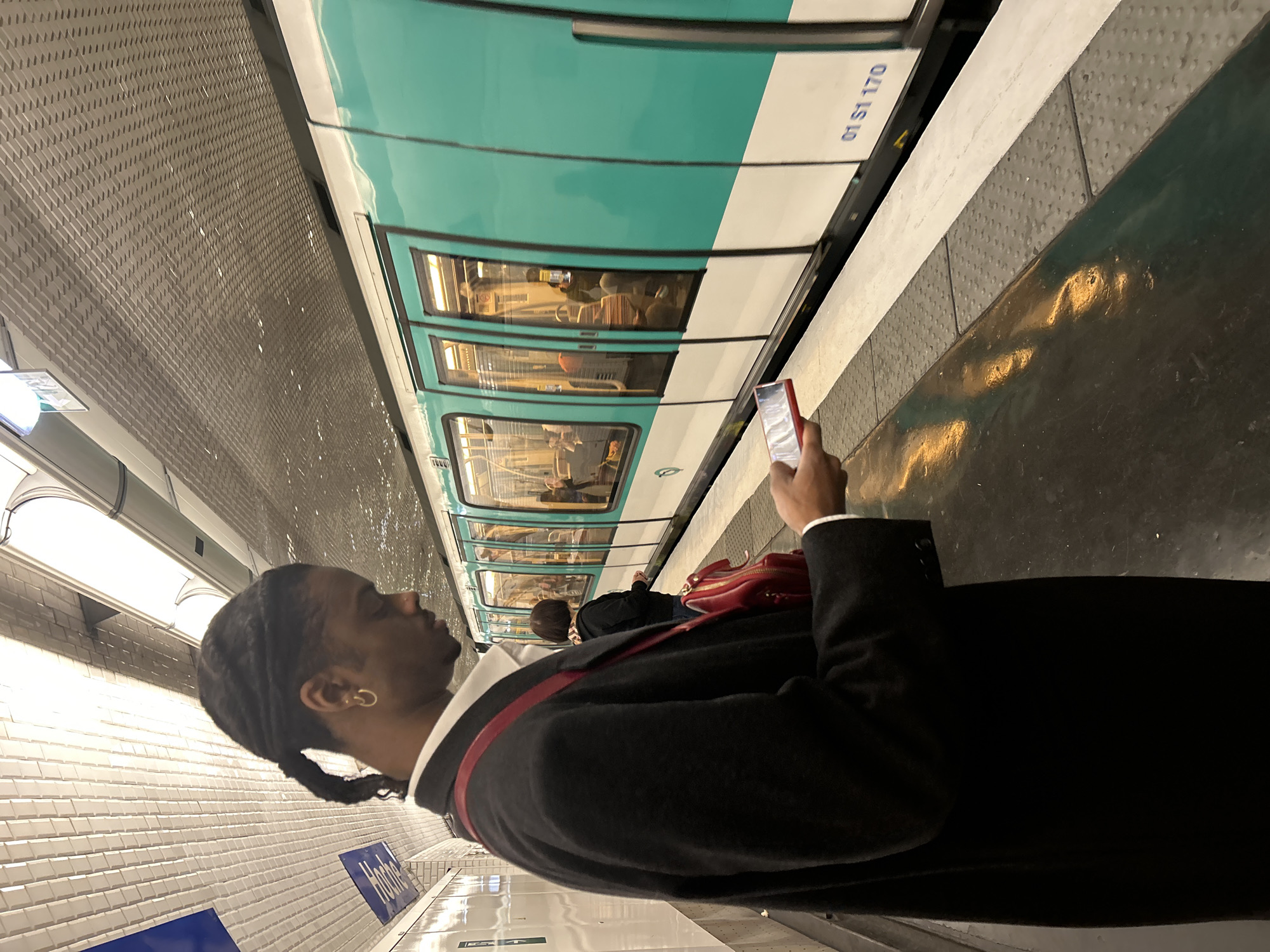 Black coat, red accessory trend spotted across Pantin
