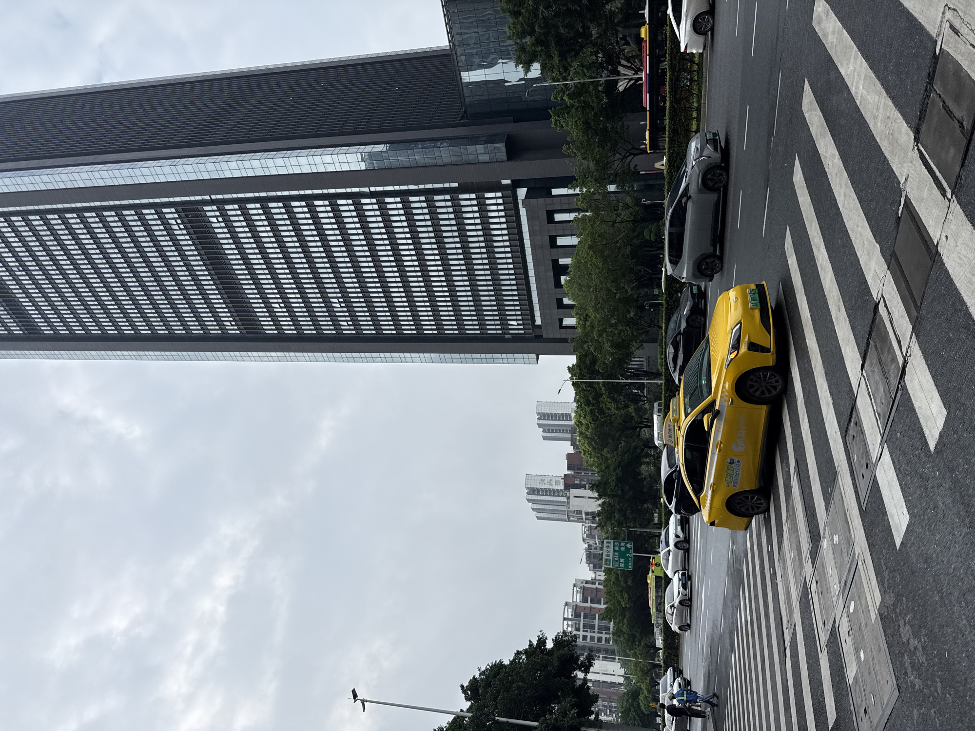 Haizhu District commercial streets on a quiet overcast morning