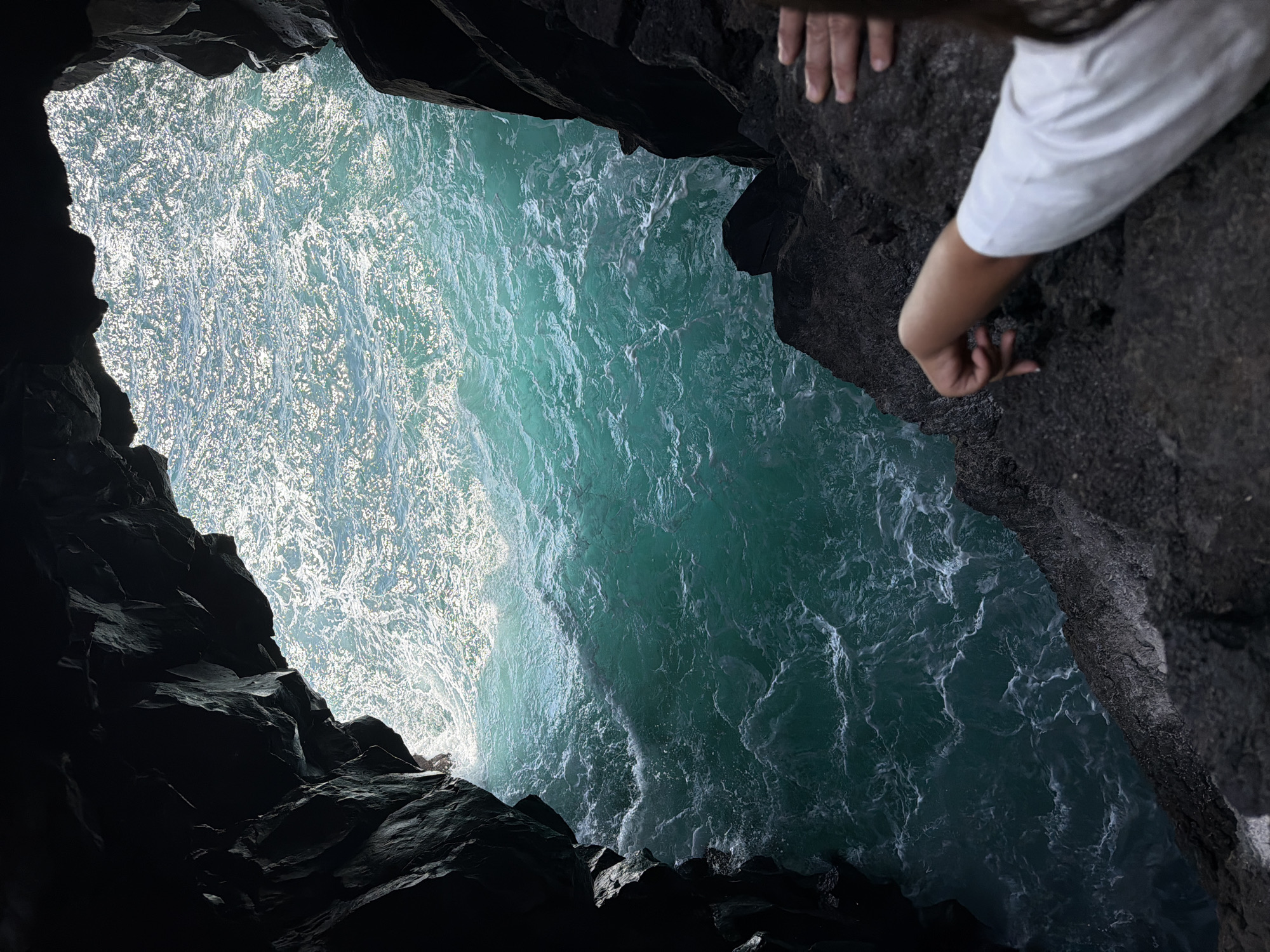 Volcanic coastline waves documented near Yaiza, Spain