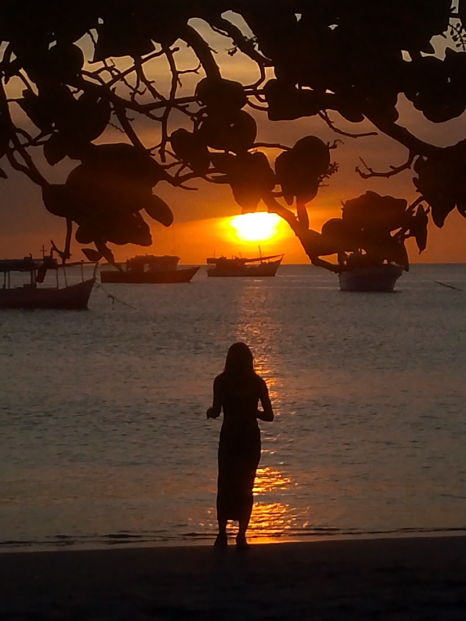 Traditional folk festival draws crowds to Juan Griego beaches