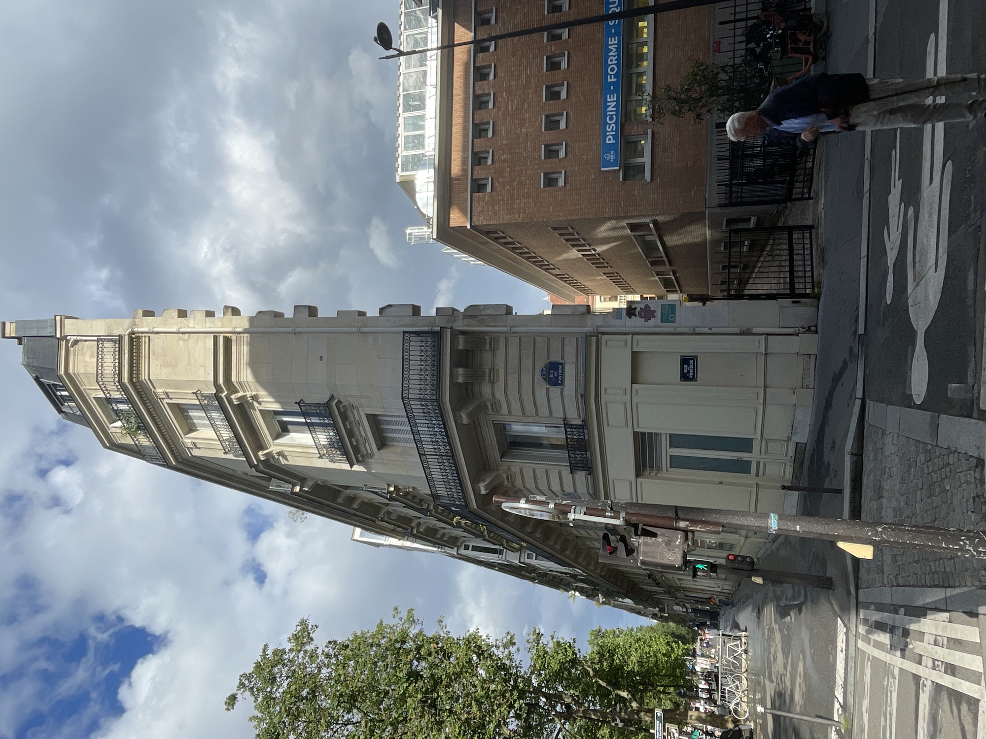 Afternoon street scenes documented across central Paris neighborhoods