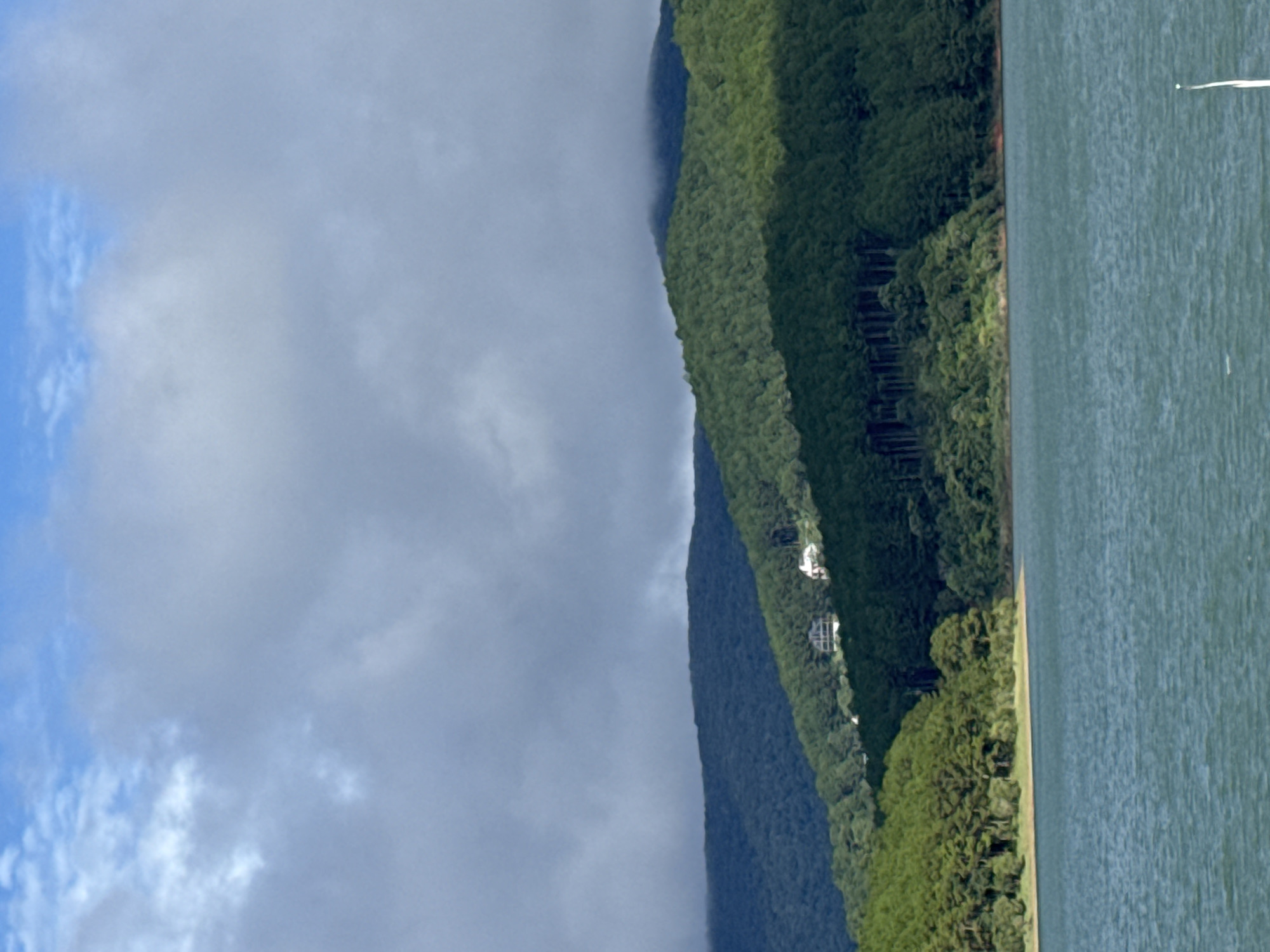 Tuyen Lam Lake and monastery draw a busy morning crowd
