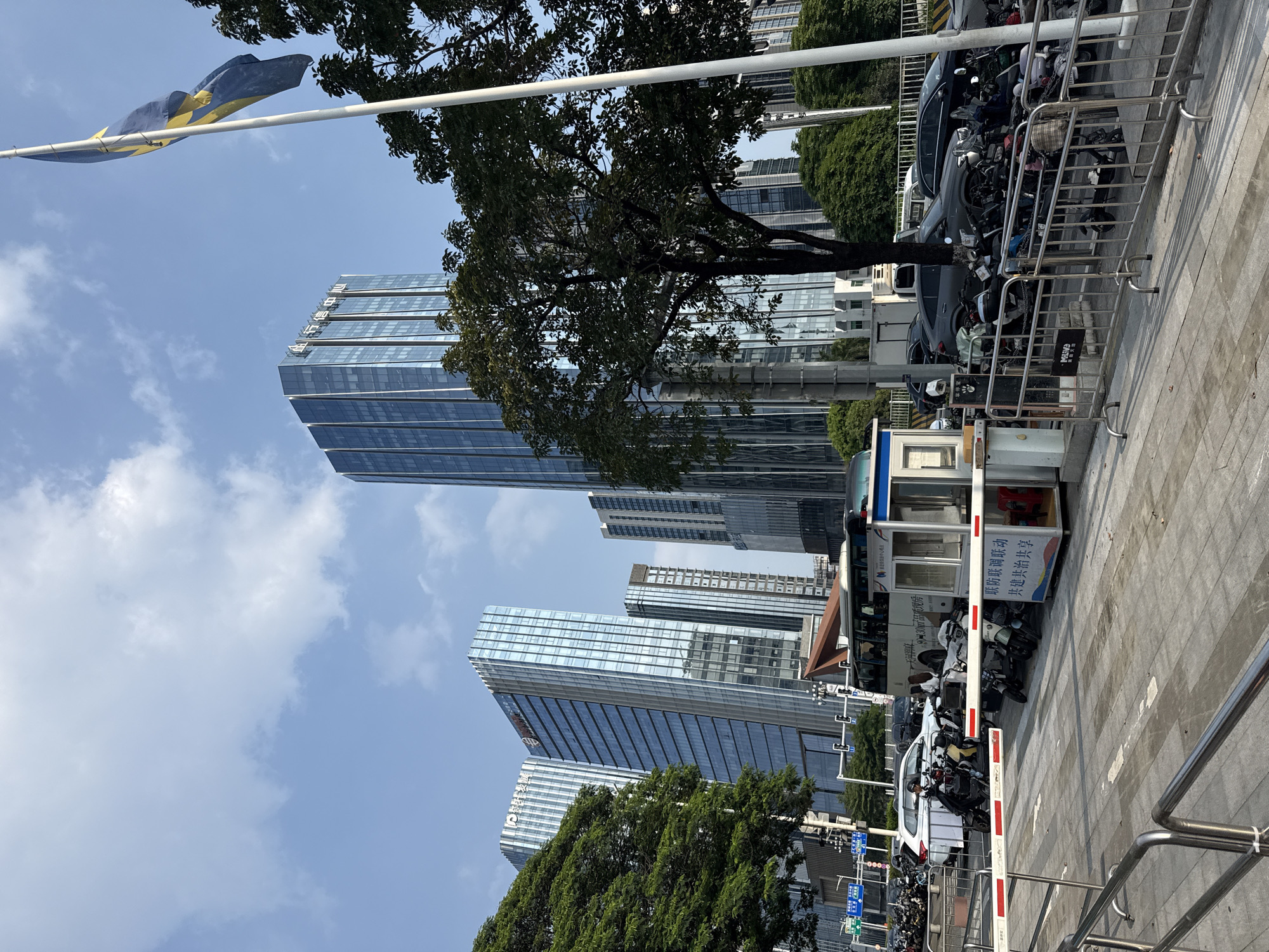 Morning commute documented in Guangzhou's Tianhe District