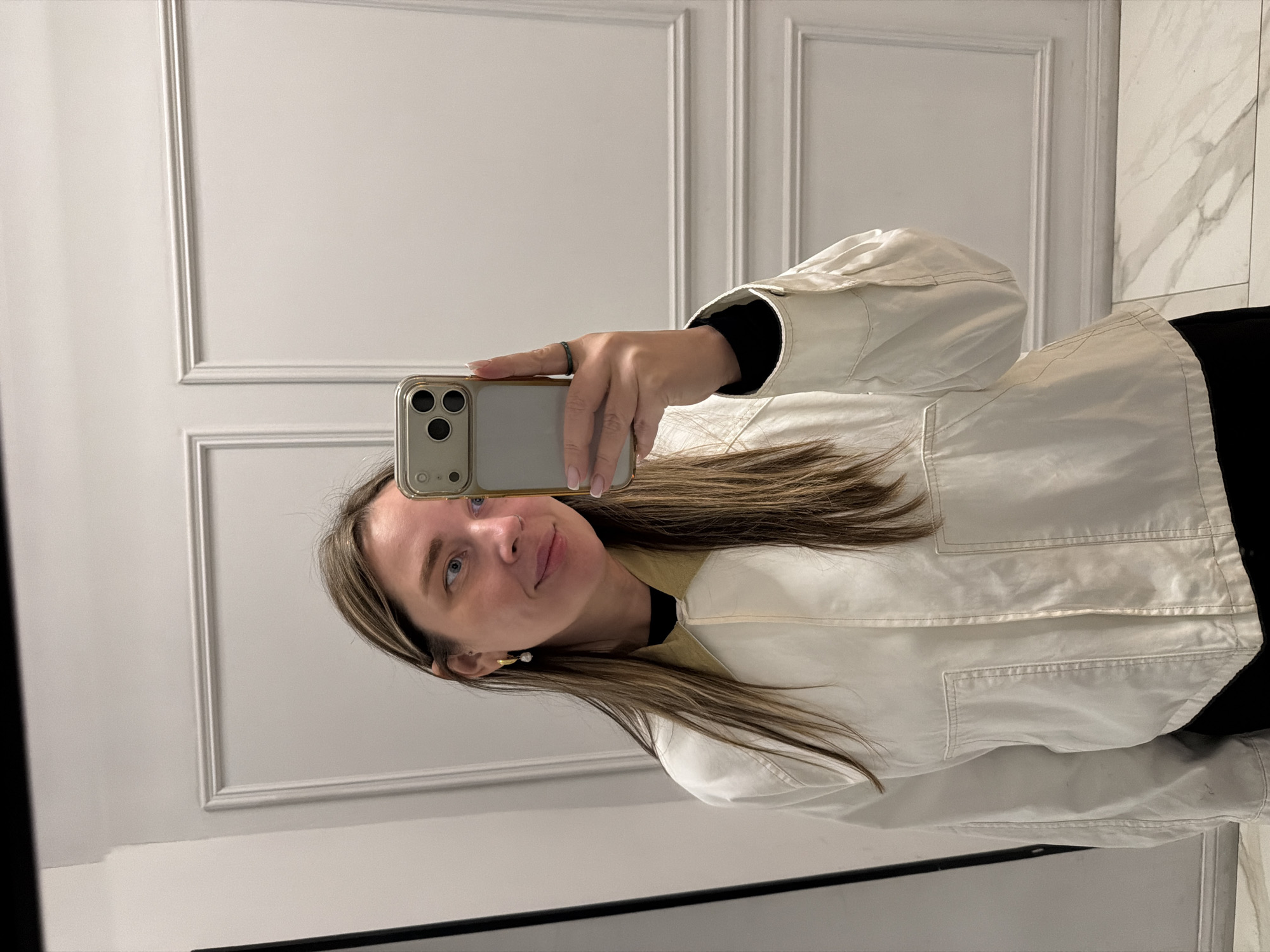 Woman documents selfie session across multiple Moscow locations