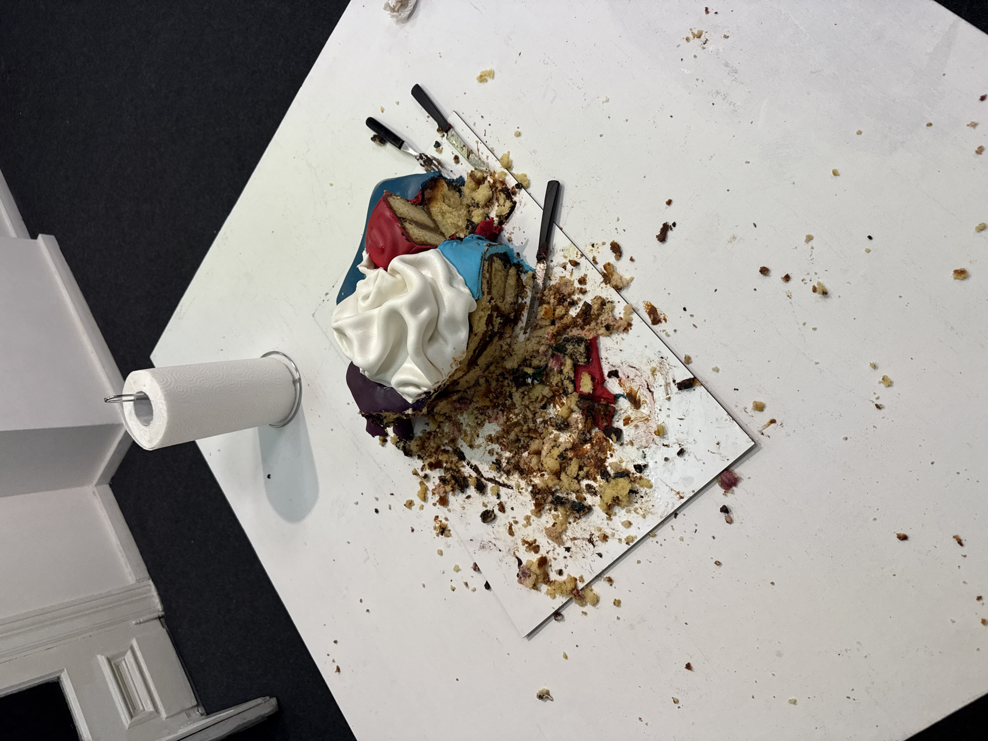 Art gallery event features destroyed cake, sculptures in Buenos Aires