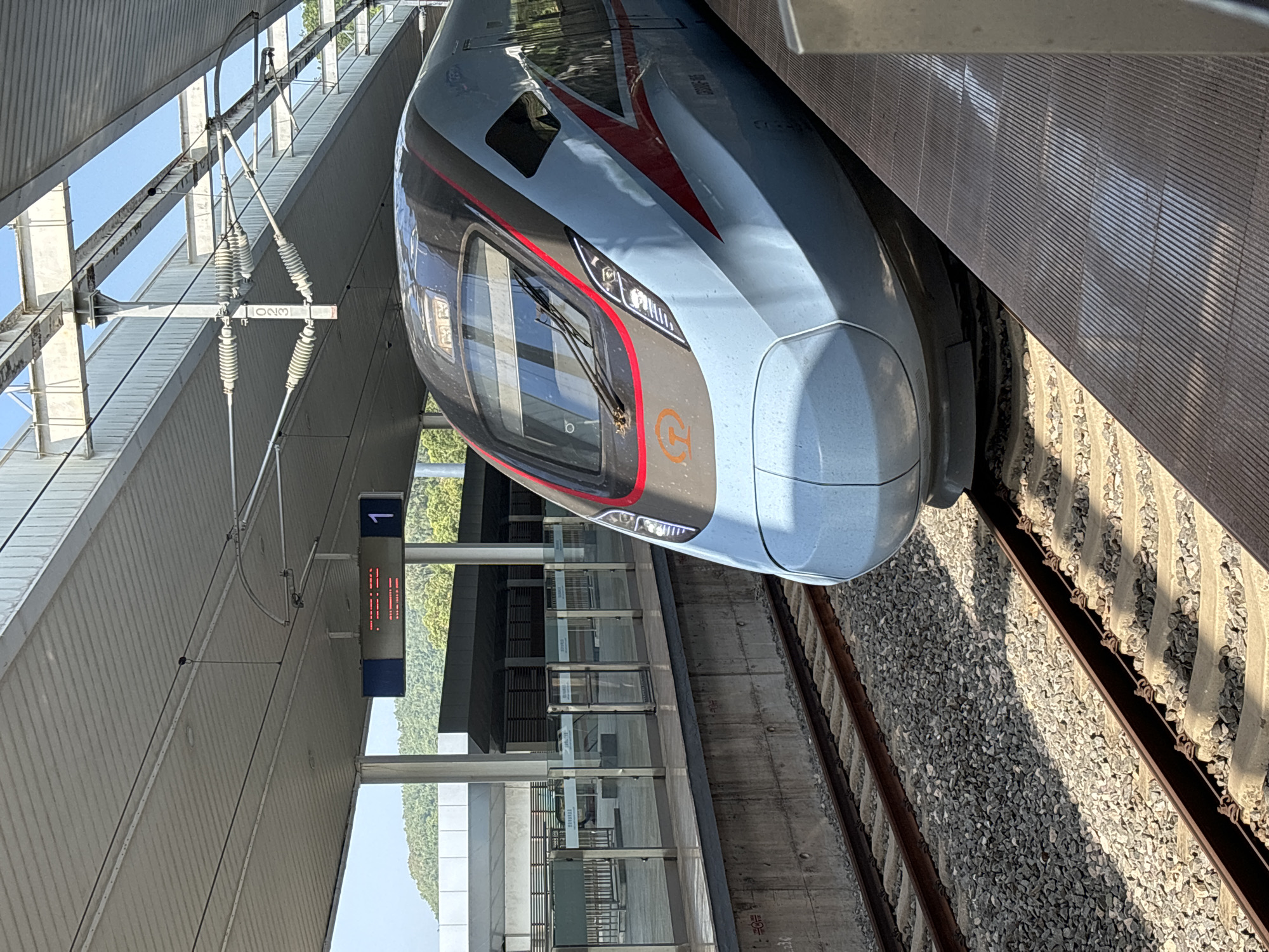 High-speed train at rest on a Jiyang District platform