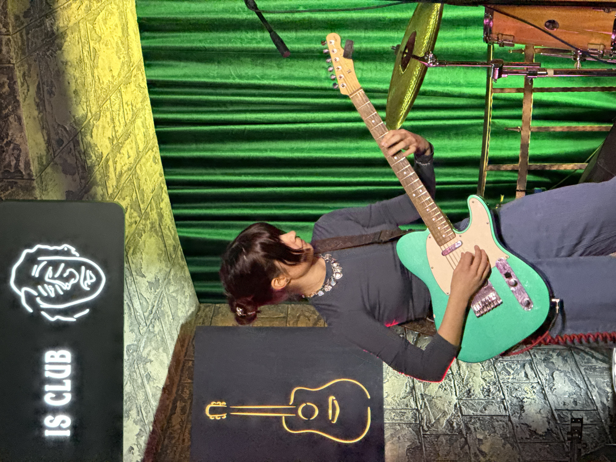 Live band performance featuring female guitarist at Moscow club