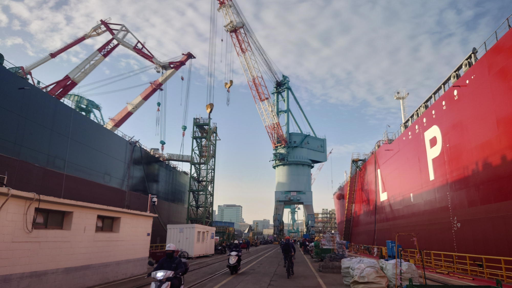 Shipyard operations documented in Ulsan, South Korea