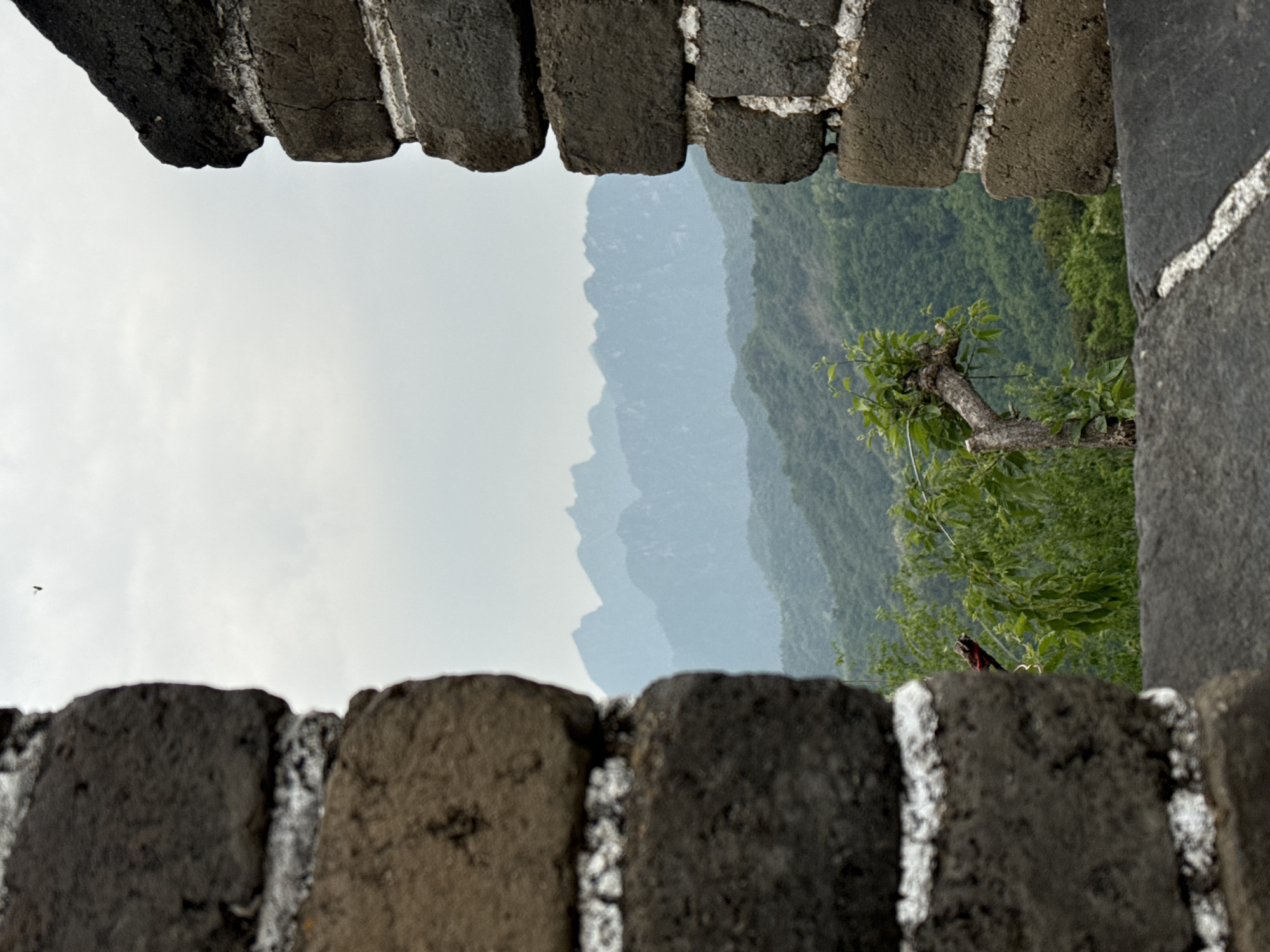Tourist visits Great Wall section in Huairou District