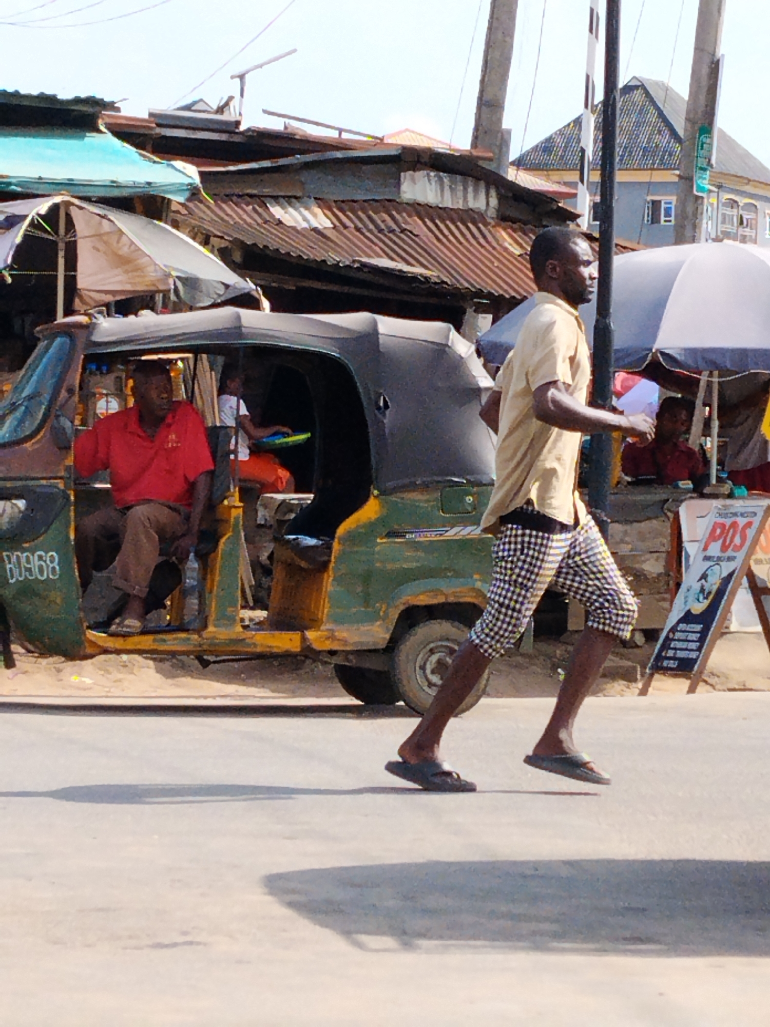 Ordinary street life documented in Aba, Nigeria