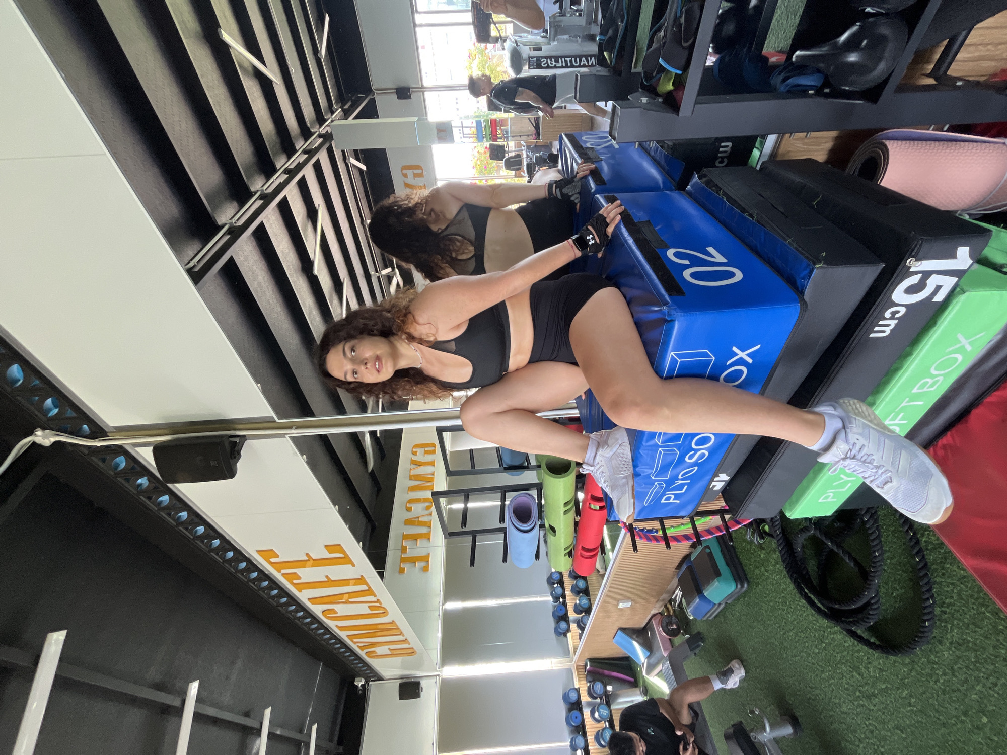 Gym workout and selfies at a Phan Thiết fitness center