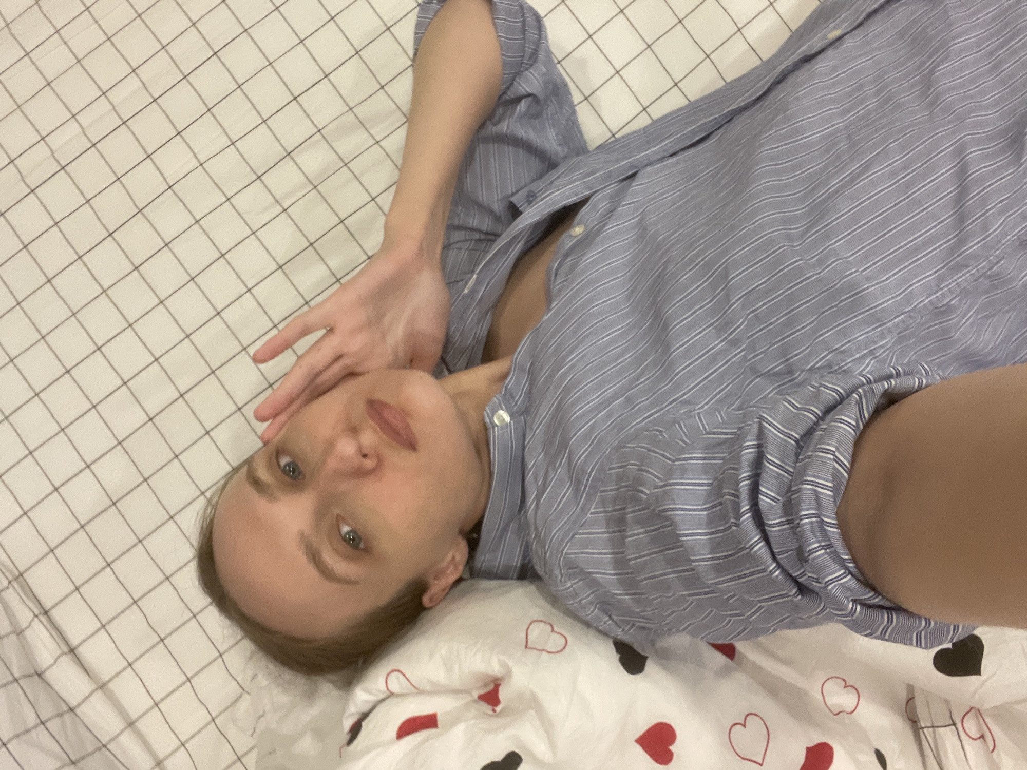 Woman takes bedroom selfies in Подшивалово, Russia