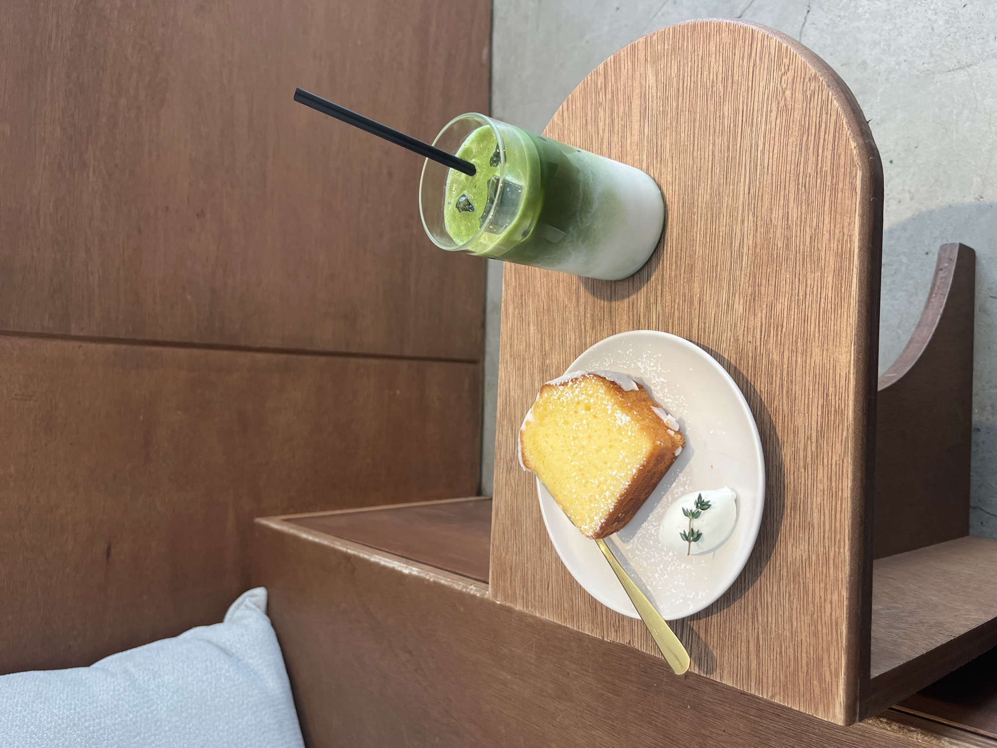 Late-night cafe service documented in Taito, Japan