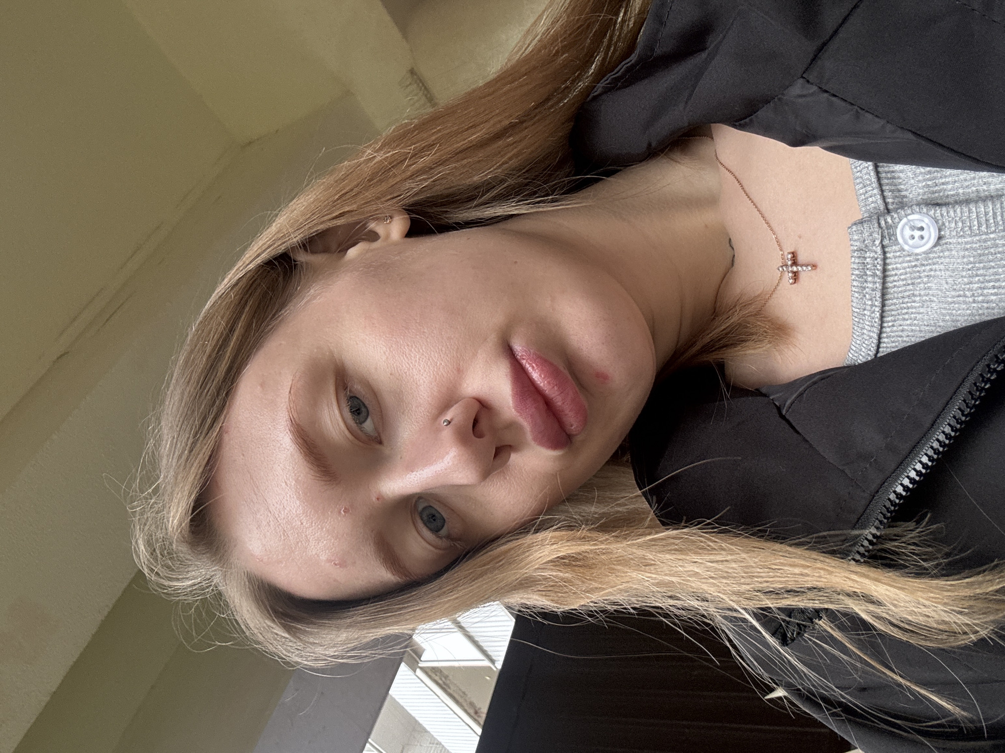 Young woman photographed in multiple selfies across Russian towns