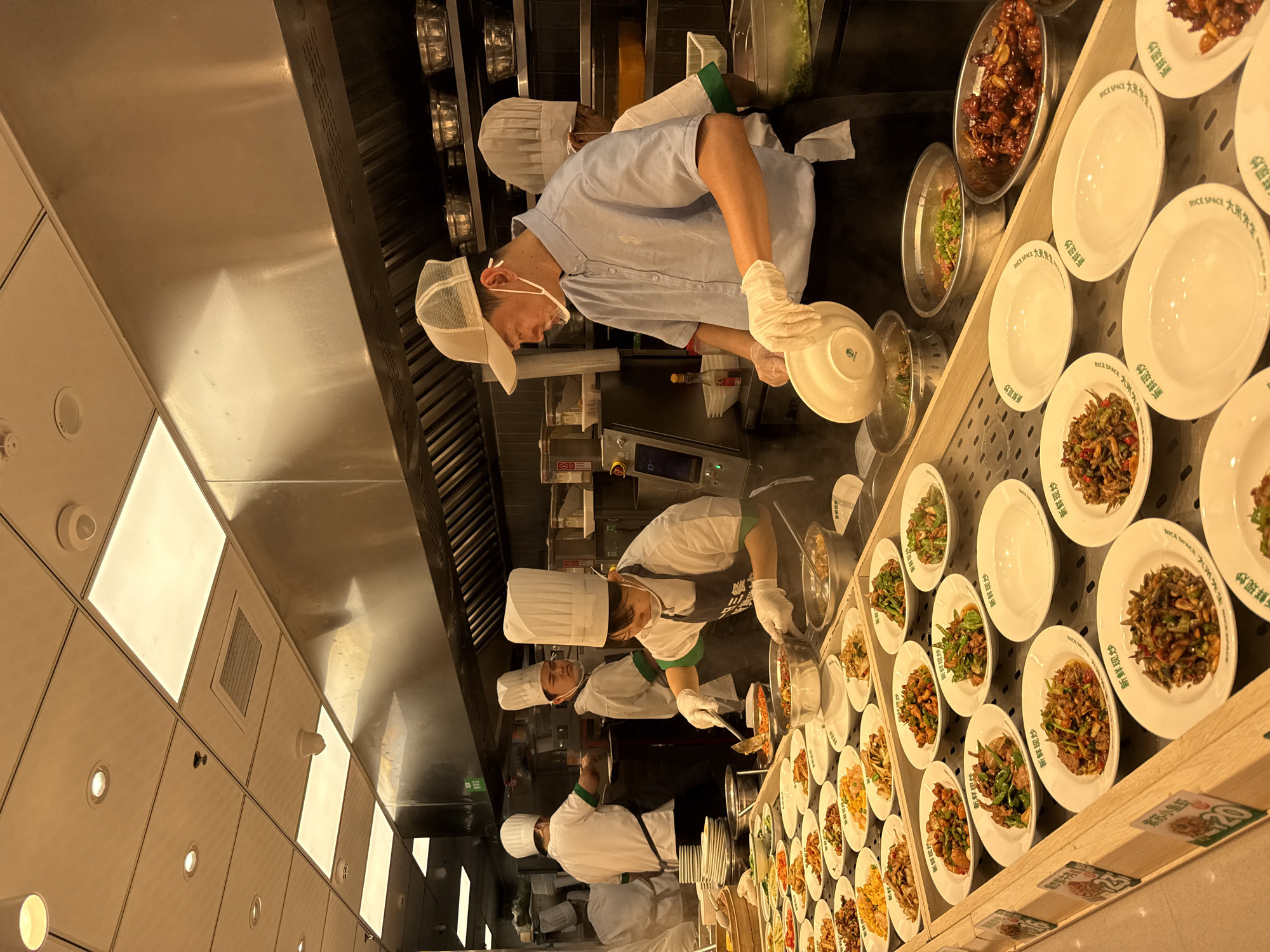 Morning dining and food service activity in Tianhe District