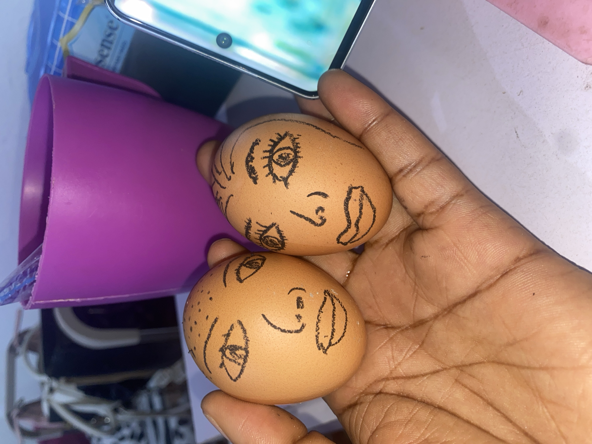 Artist creates egg faces and hand drawings in Nigeria