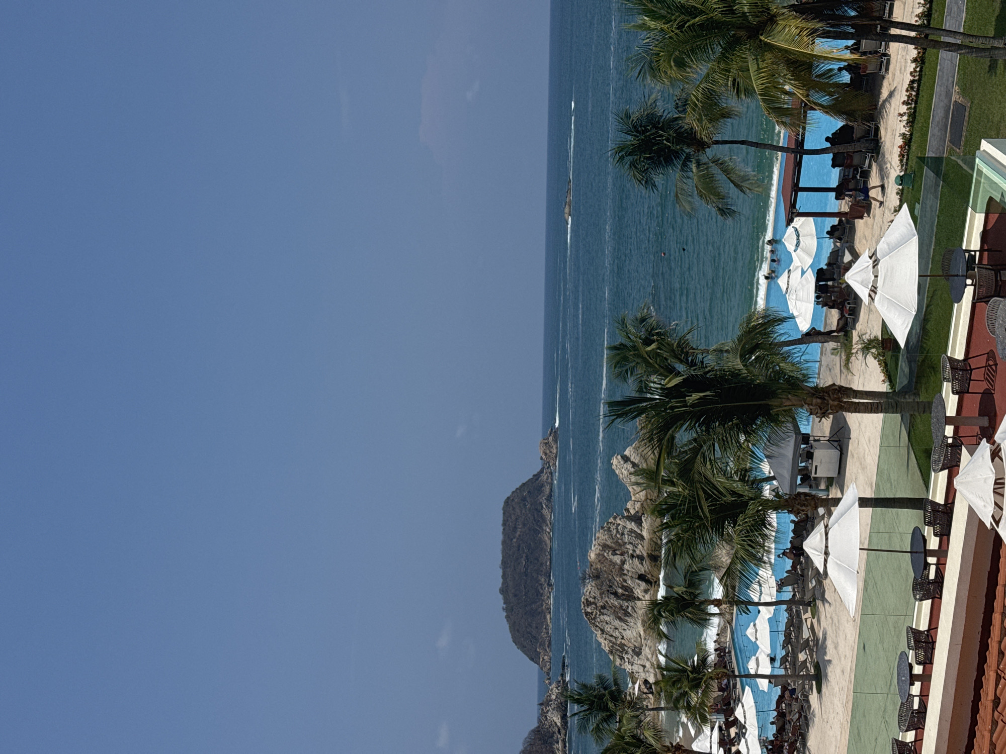 Tourist captures beach resort brunch experience in La Crucecita