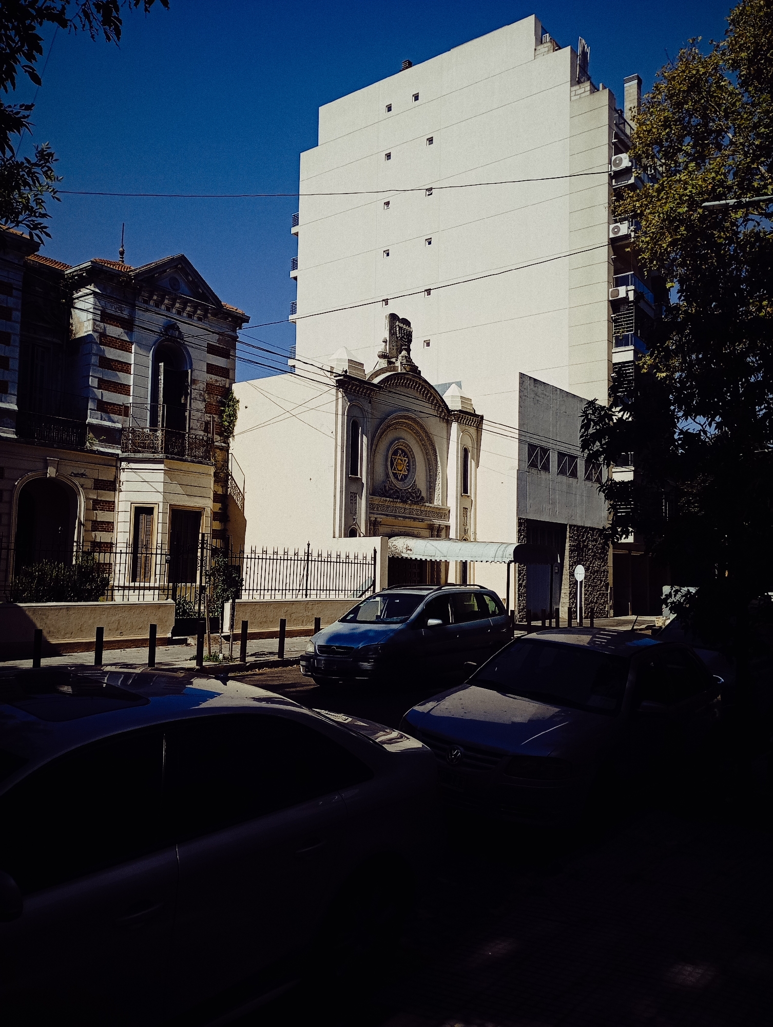 Buenos Aires street scene shows contrasting architectural styles